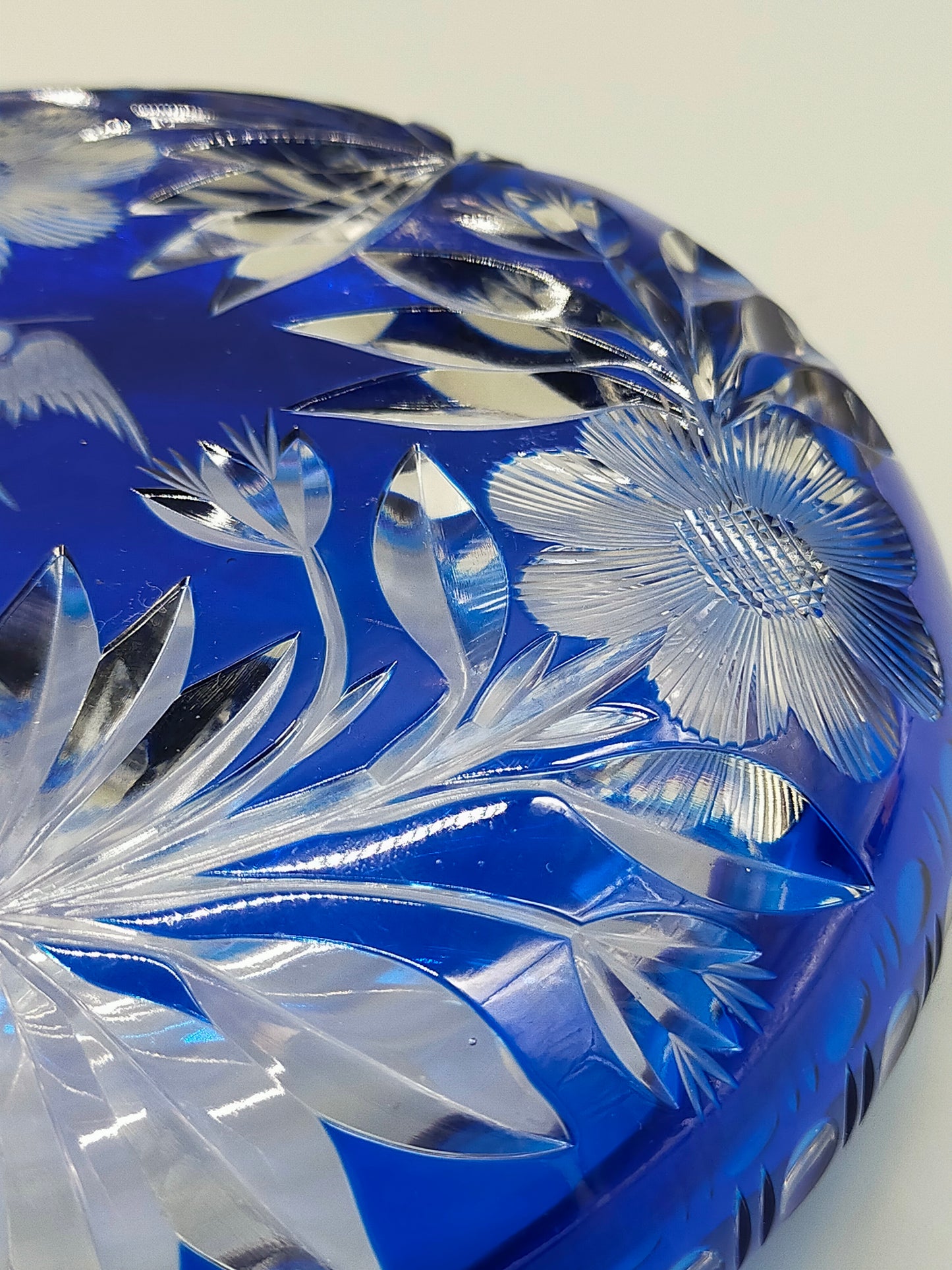 Edle Bleikristall Dose mit Deckel Blau Elegante Bonboniere mit Blumenschliff