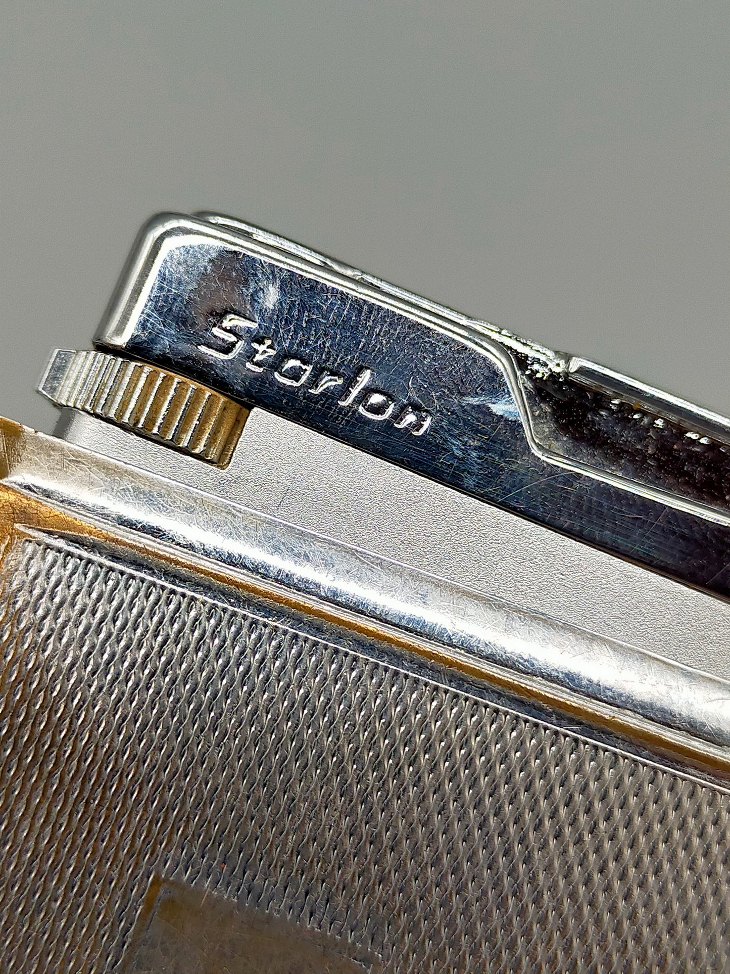 Klassisches Colibri Monopol Zigarettenetui mit Starlon Feuerzeug