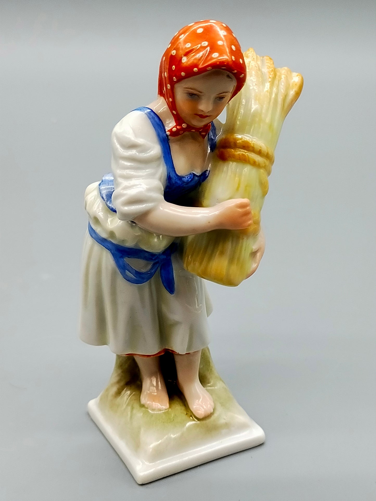 Herend Porzellan Figur Mädchen mit Ährenbündel Handbemalt