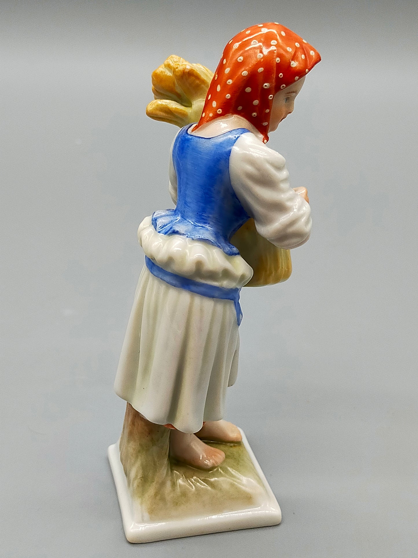 Herend Porzellan Figur Mädchen mit Ährenbündel Handbemalt