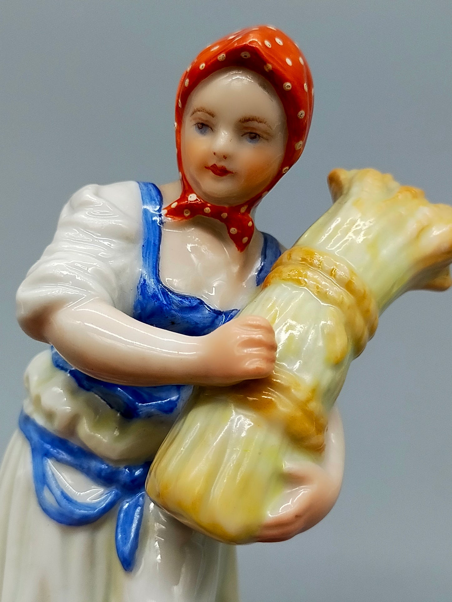 Herend Porzellan Figur Mädchen mit Ährenbündel Handbemalt