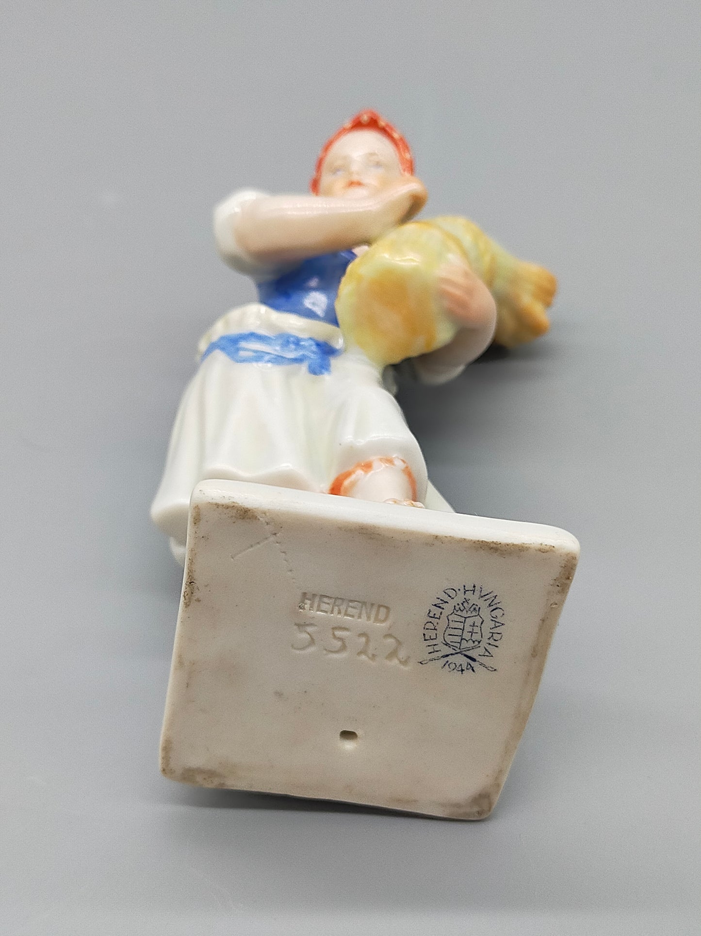 Herend Porzellan Figur Mädchen mit Ährenbündel Handbemalt