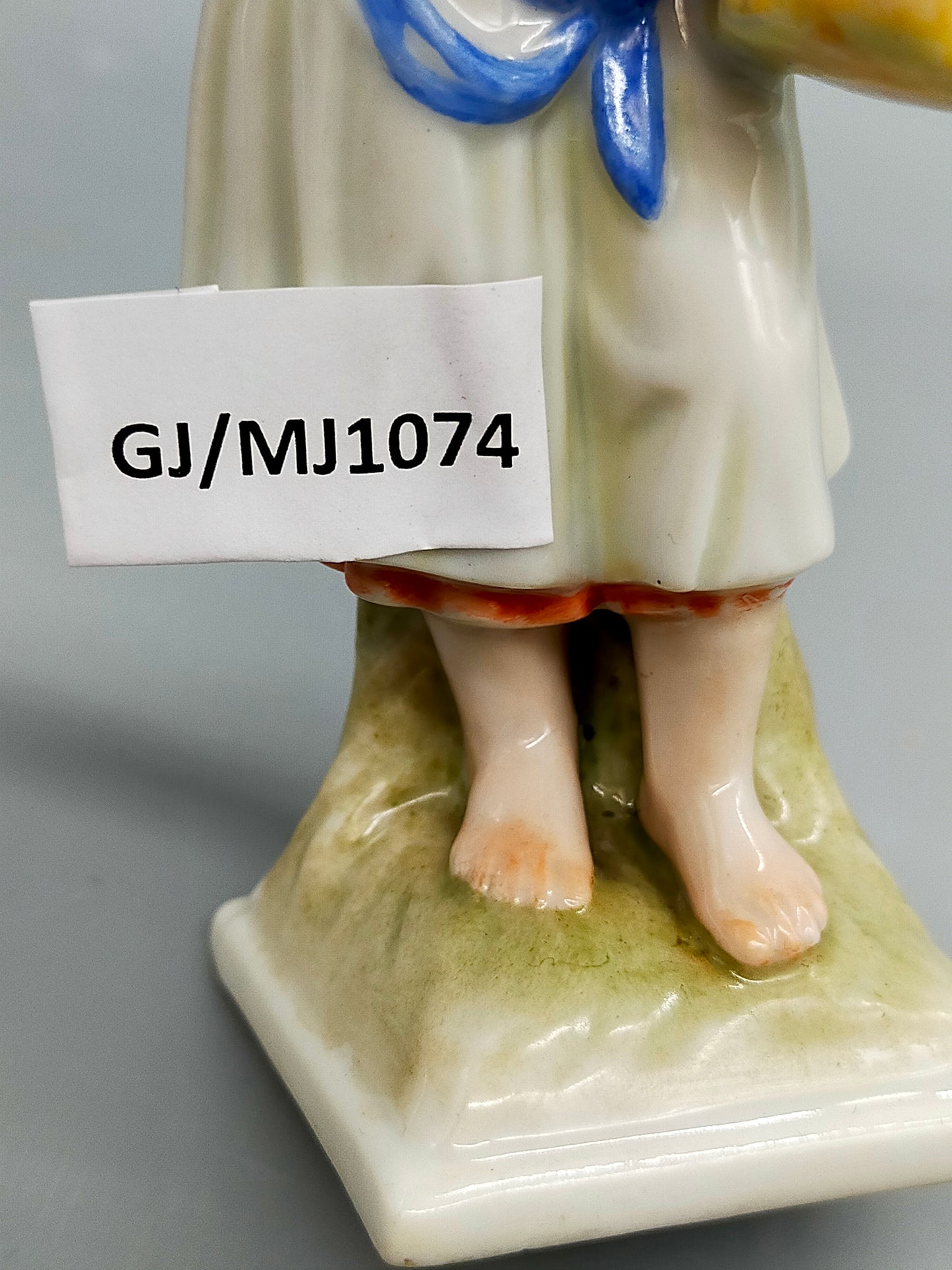 Herend Porzellan Figur Mädchen mit Ährenbündel Handbemalt