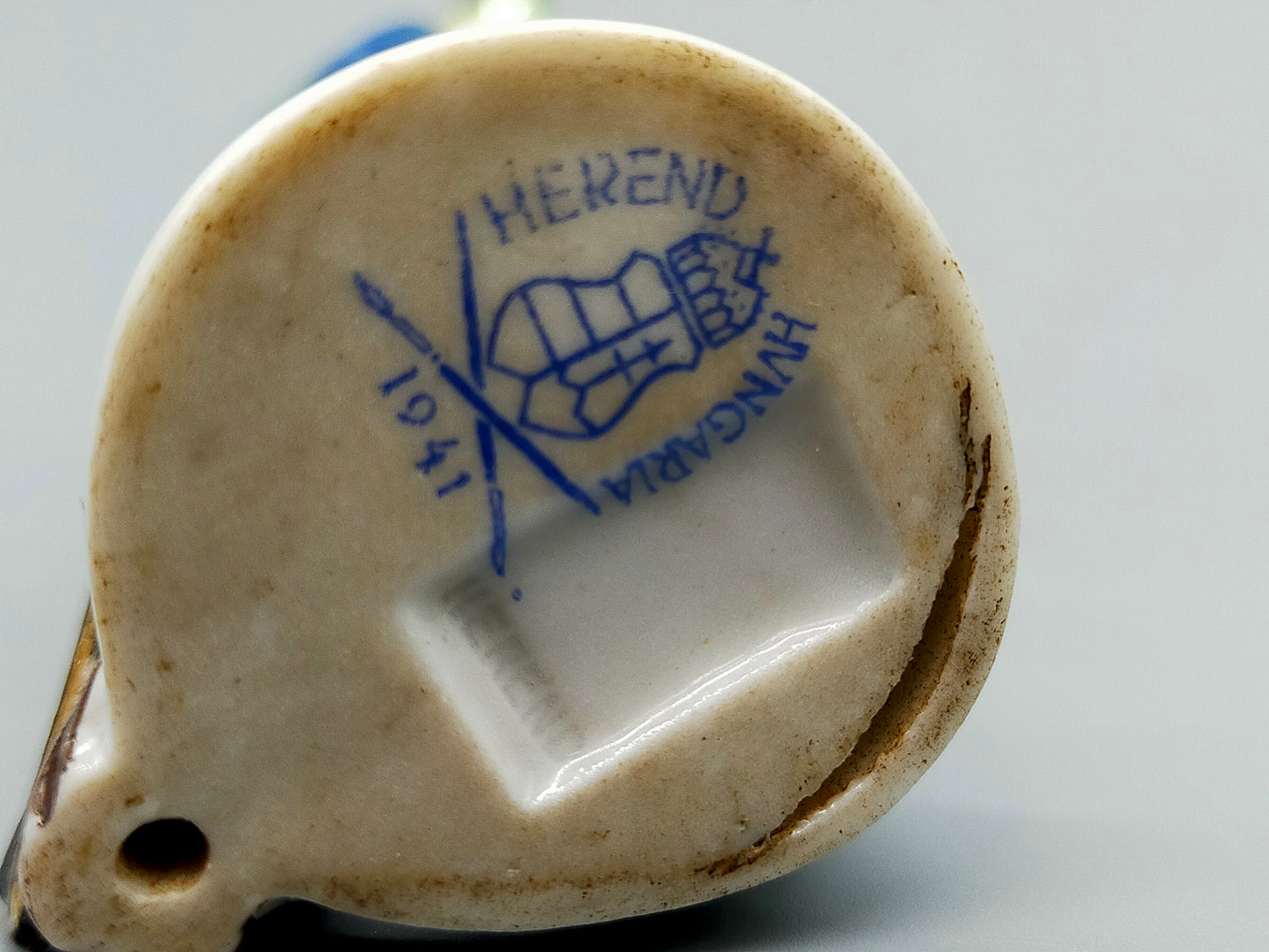 Antike Herend Porzellanfigur Vogel auf Ast Handbemalt 1941