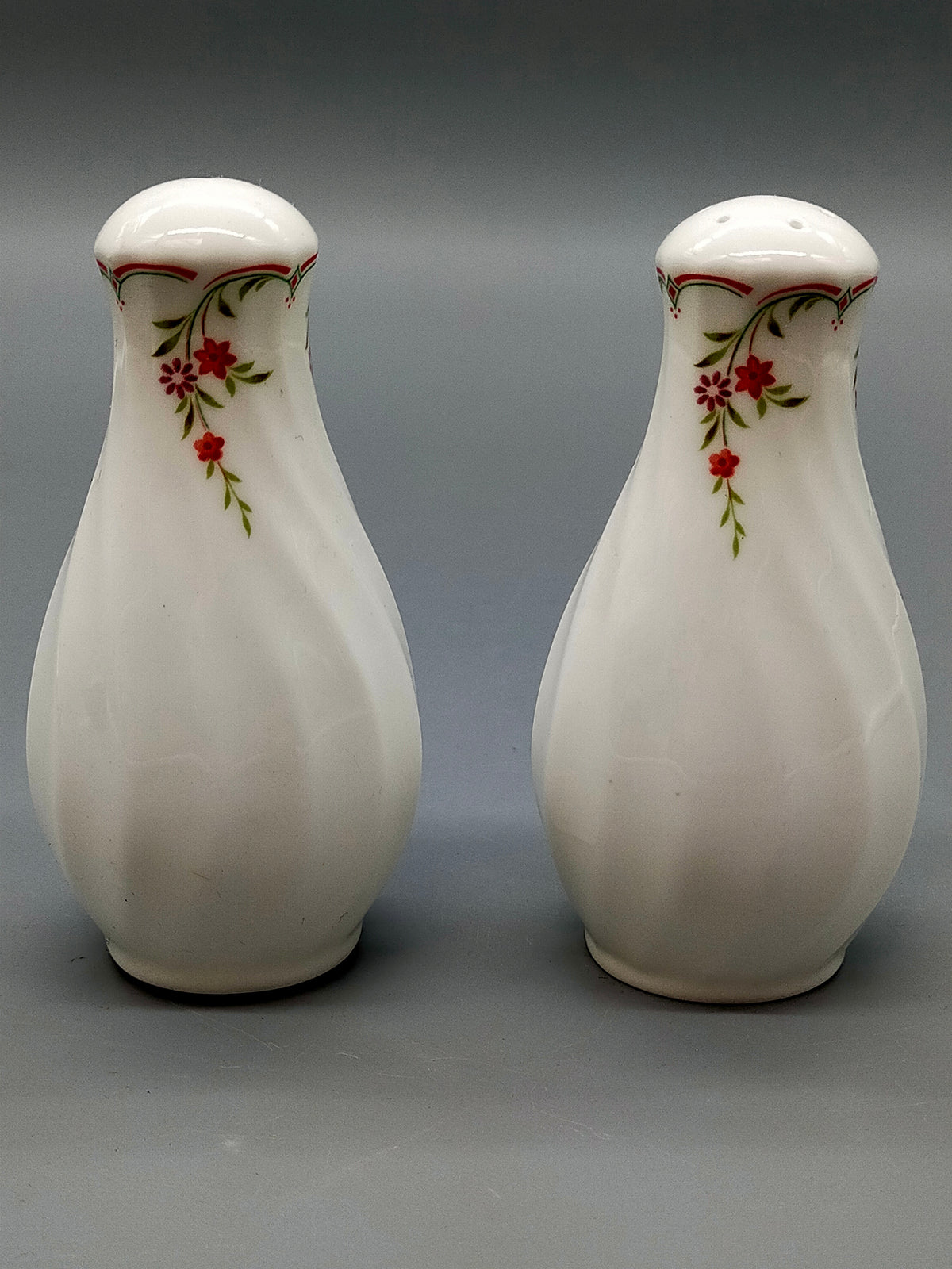 Klassisches Wedgwood Salz & Pfeffer Streuer Set Elegante Porzellan – Gallery Jarrodi