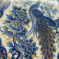 Edler japanischer Porzellan Wandteller mit goldenem Pfauenmotiv
