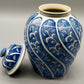 Klassische Asiatische Deckelvase Blau Weißes Porzellan mit Blumen Muster