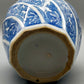 Klassische Asiatische Deckelvase Blau Weißes Porzellan mit Blumen Muster