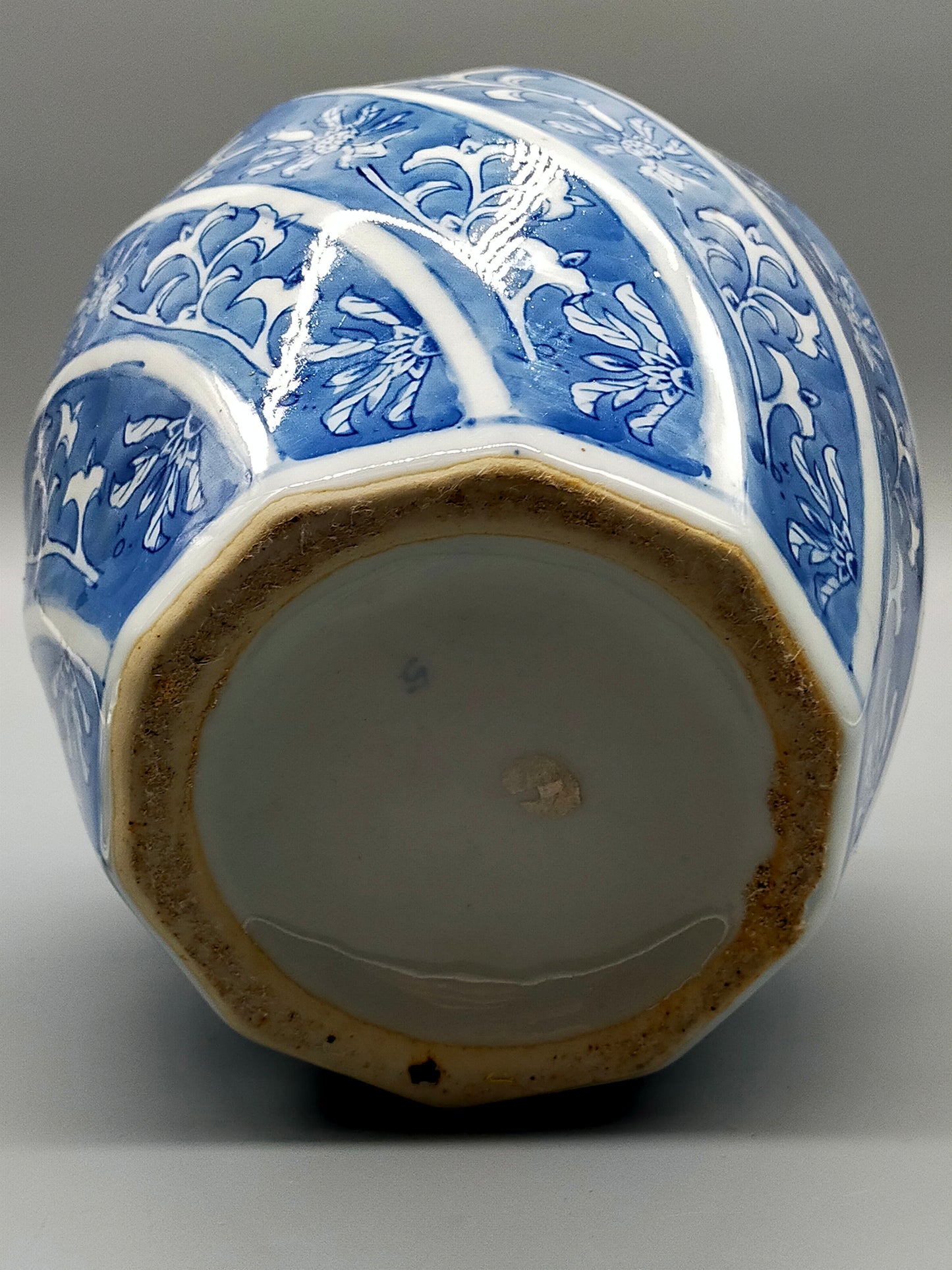 Klassische Asiatische Deckelvase Blau Weißes Porzellan mit Blumen Muster