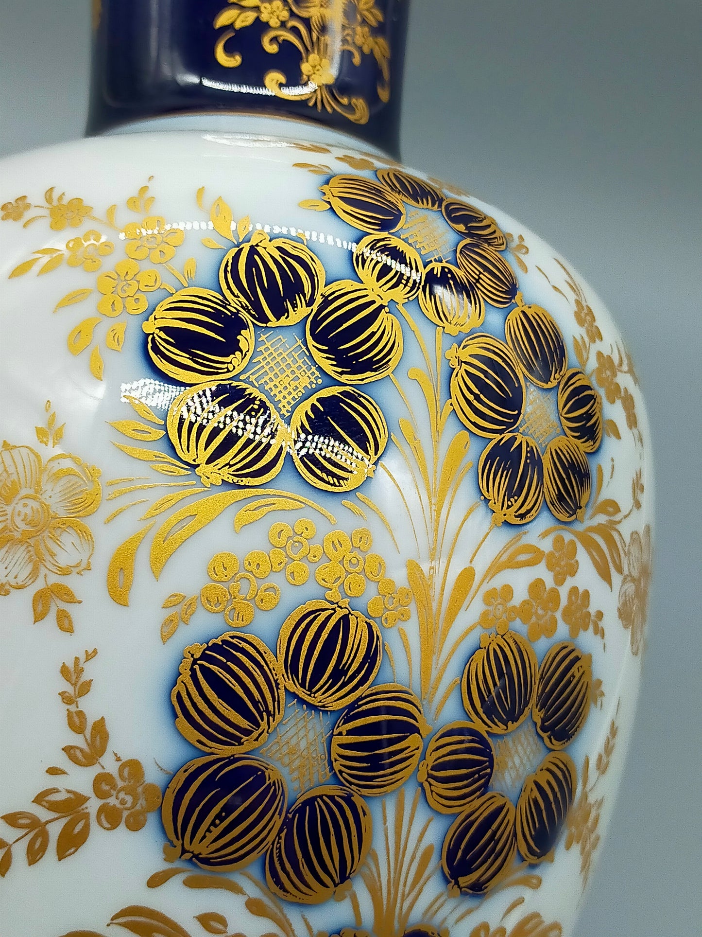 Edle Krautheim Selb Bavaria Vase  Prunkvase mit Golddekor und Kobaltblau