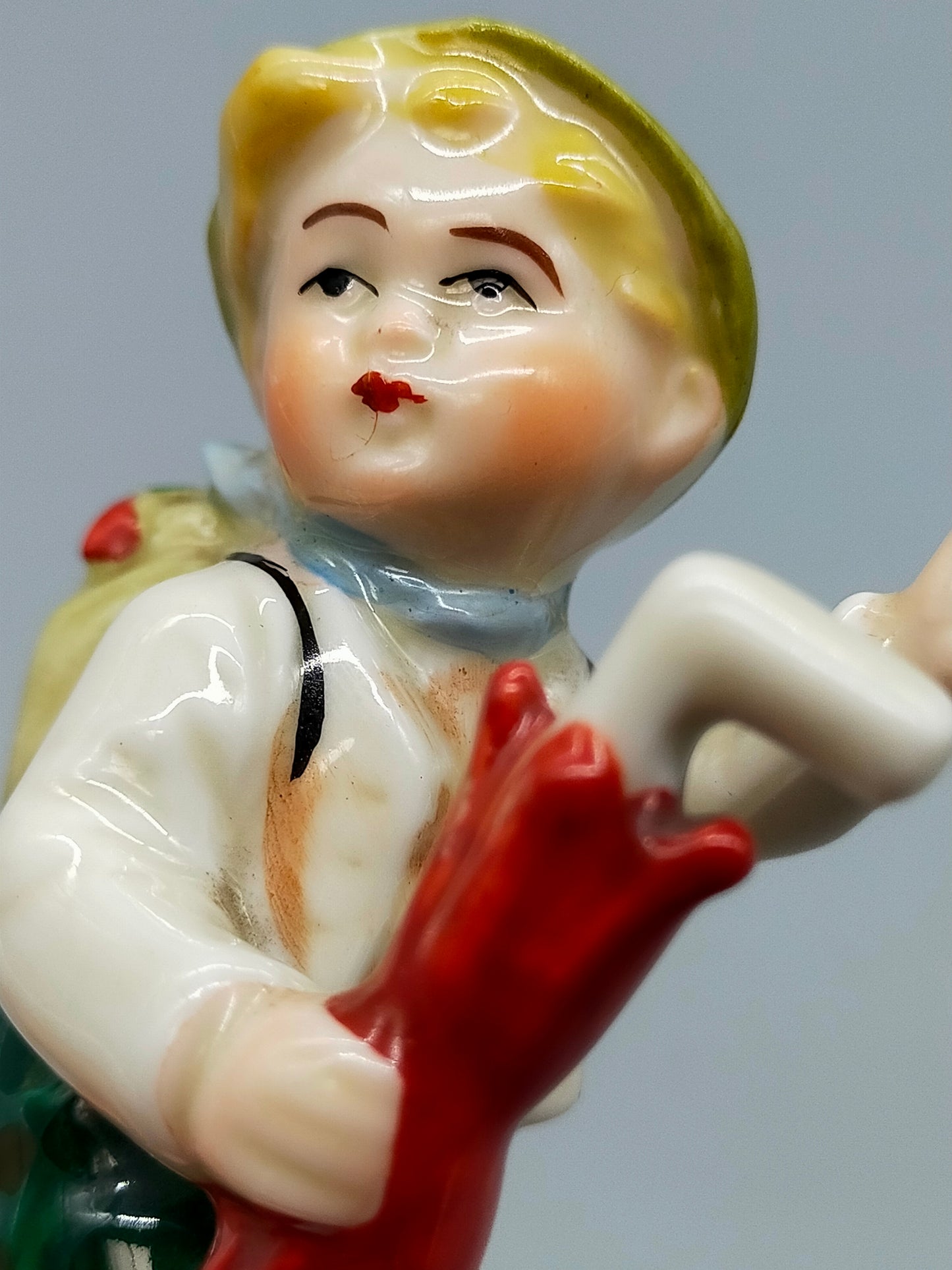 Vintage Porzellan Figur Wanderjunge mit Regenschirm Klassisches Design