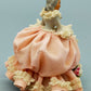 Dresden Porzellan Figur – Elegante Dame mit Fächer in Rosa und Weiß