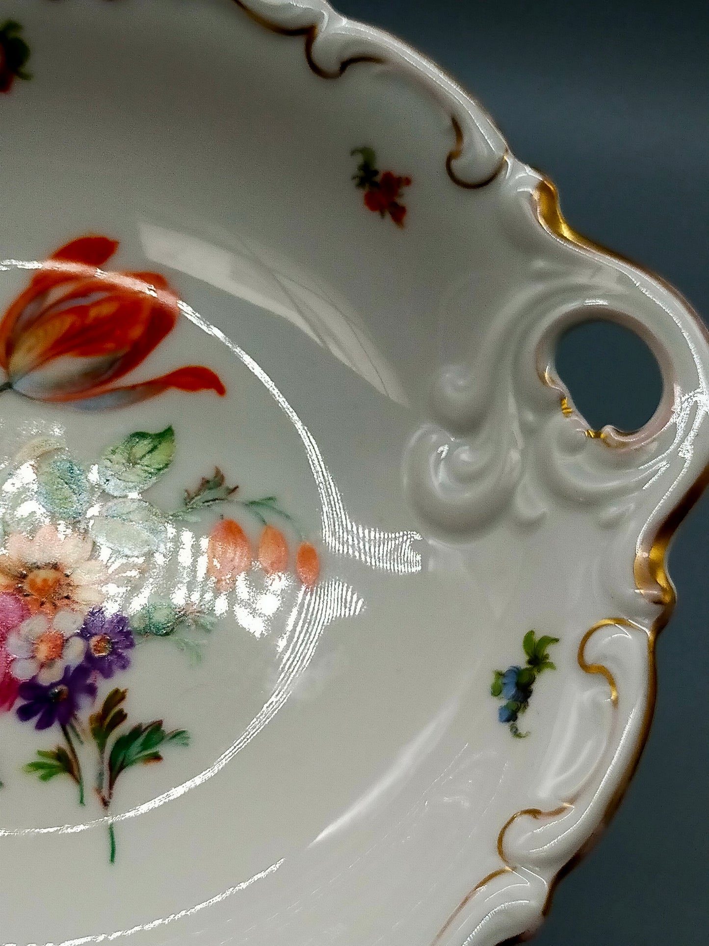 Edle Volkstedt Porzellan Schale Elegantes Blumendekor mit Goldrand