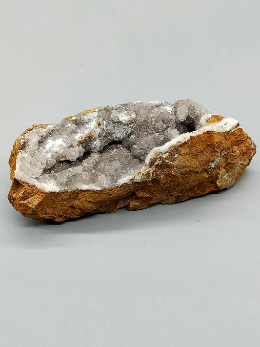 Faszinierende Druse mit funkelnden Kristallen  Natürliches Mineral