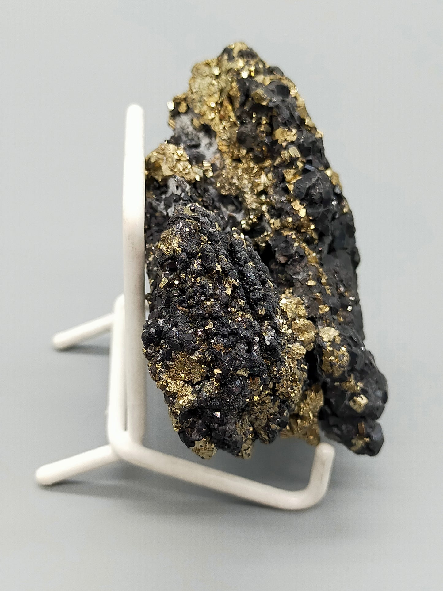 Faszinierende Mineralienstufe mit Pyrit und Sphalerit