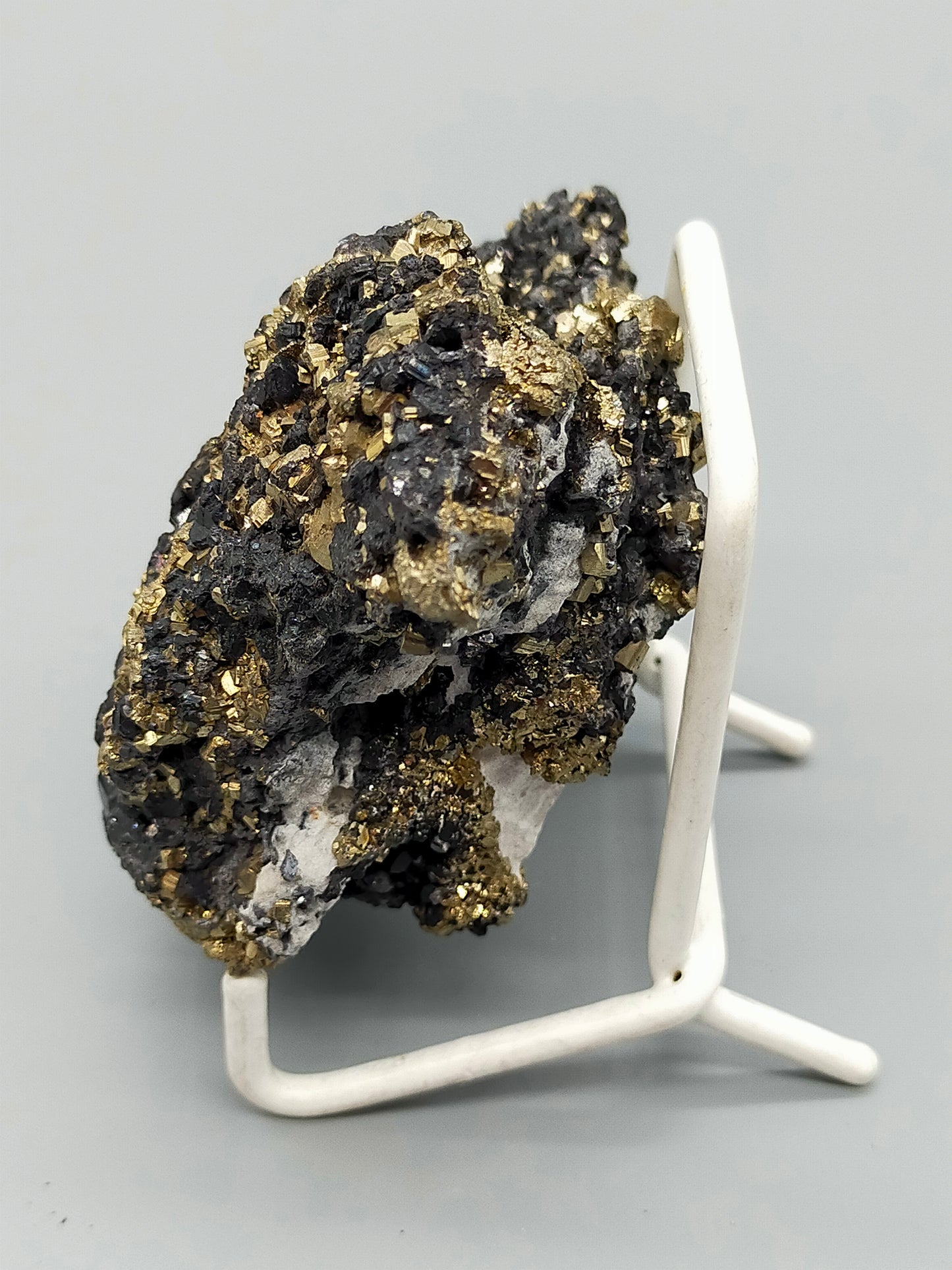 Faszinierende Mineralienstufe mit Pyrit und Sphalerit