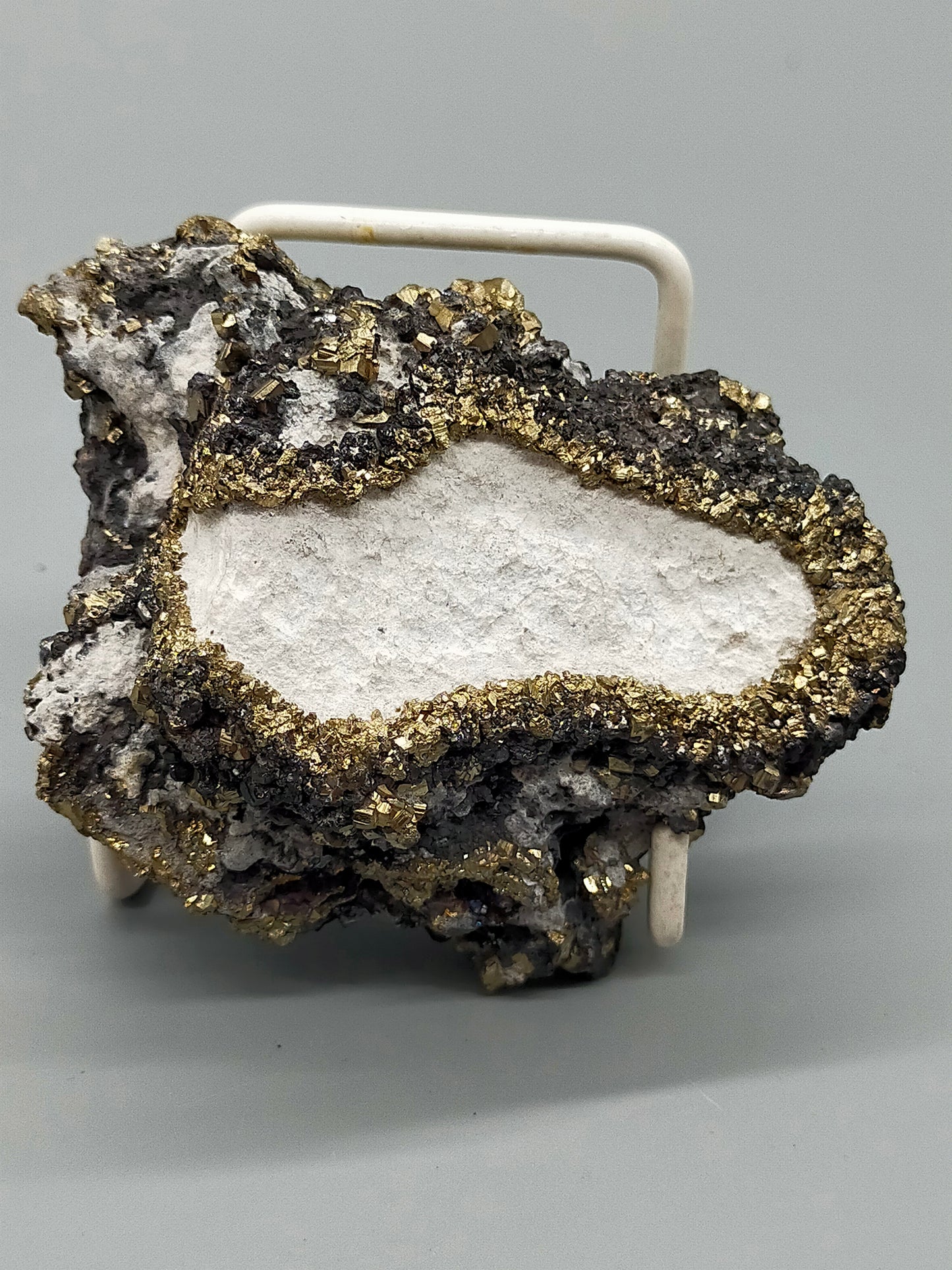 Faszinierende Mineralienstufe mit Pyrit und Sphalerit