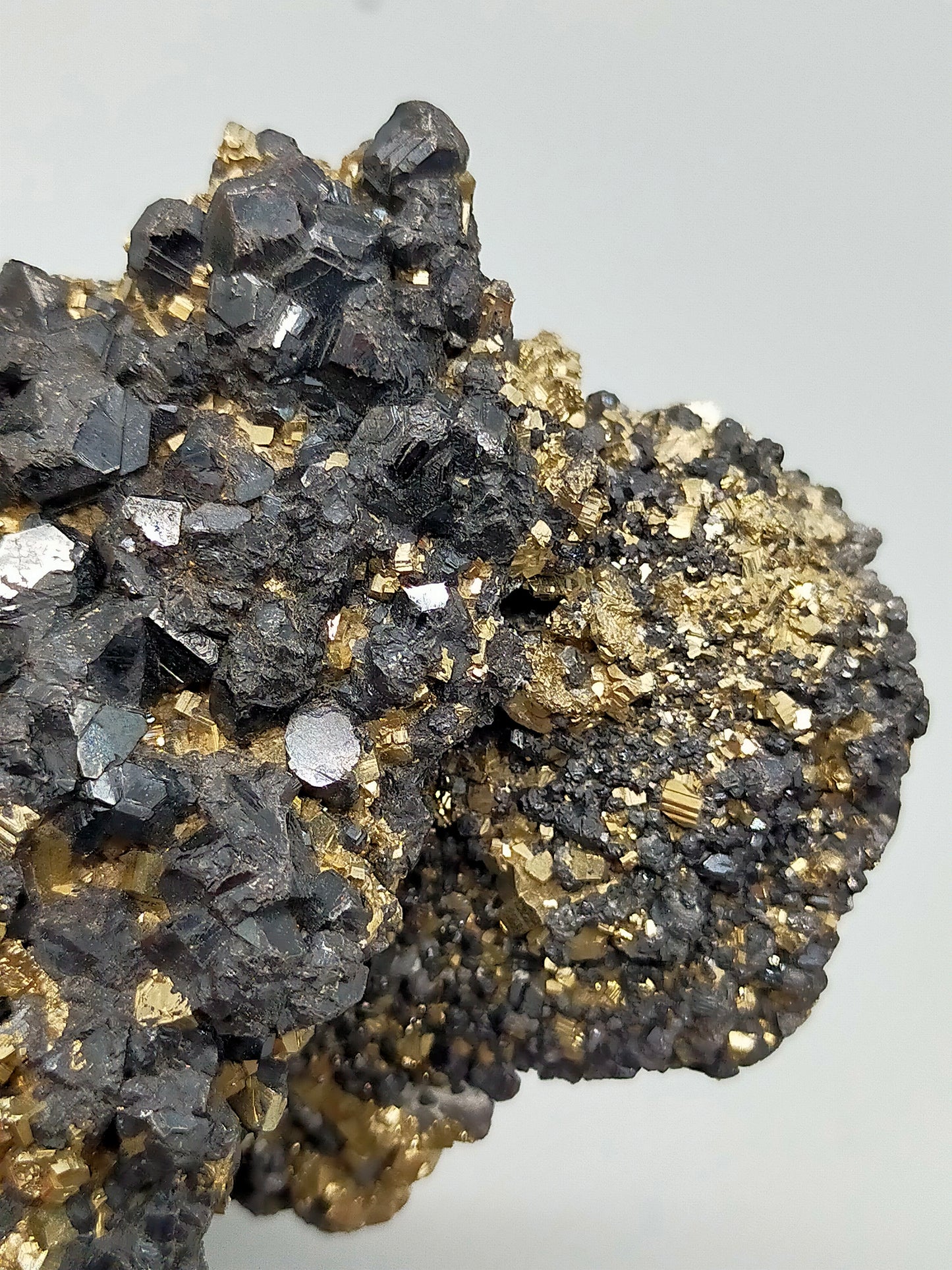 Faszinierende Mineralienstufe mit Pyrit und Sphalerit