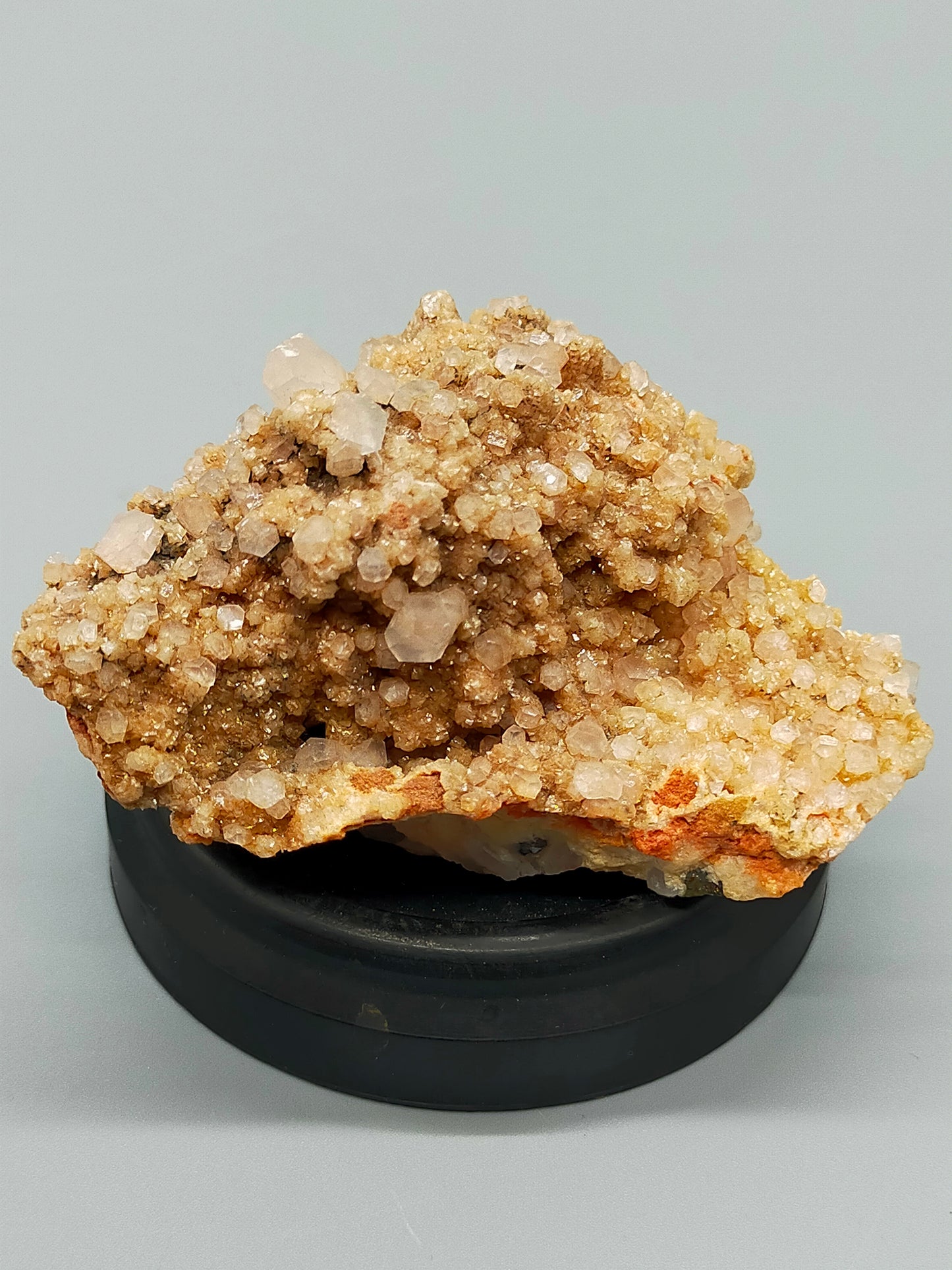 Faszinierende Mineralienstufe mit Bergkristall Sulfidmineralen