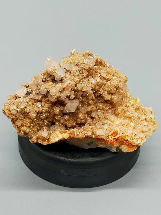 Faszinierende Mineralienstufe mit Bergkristall Sulfidmineralen