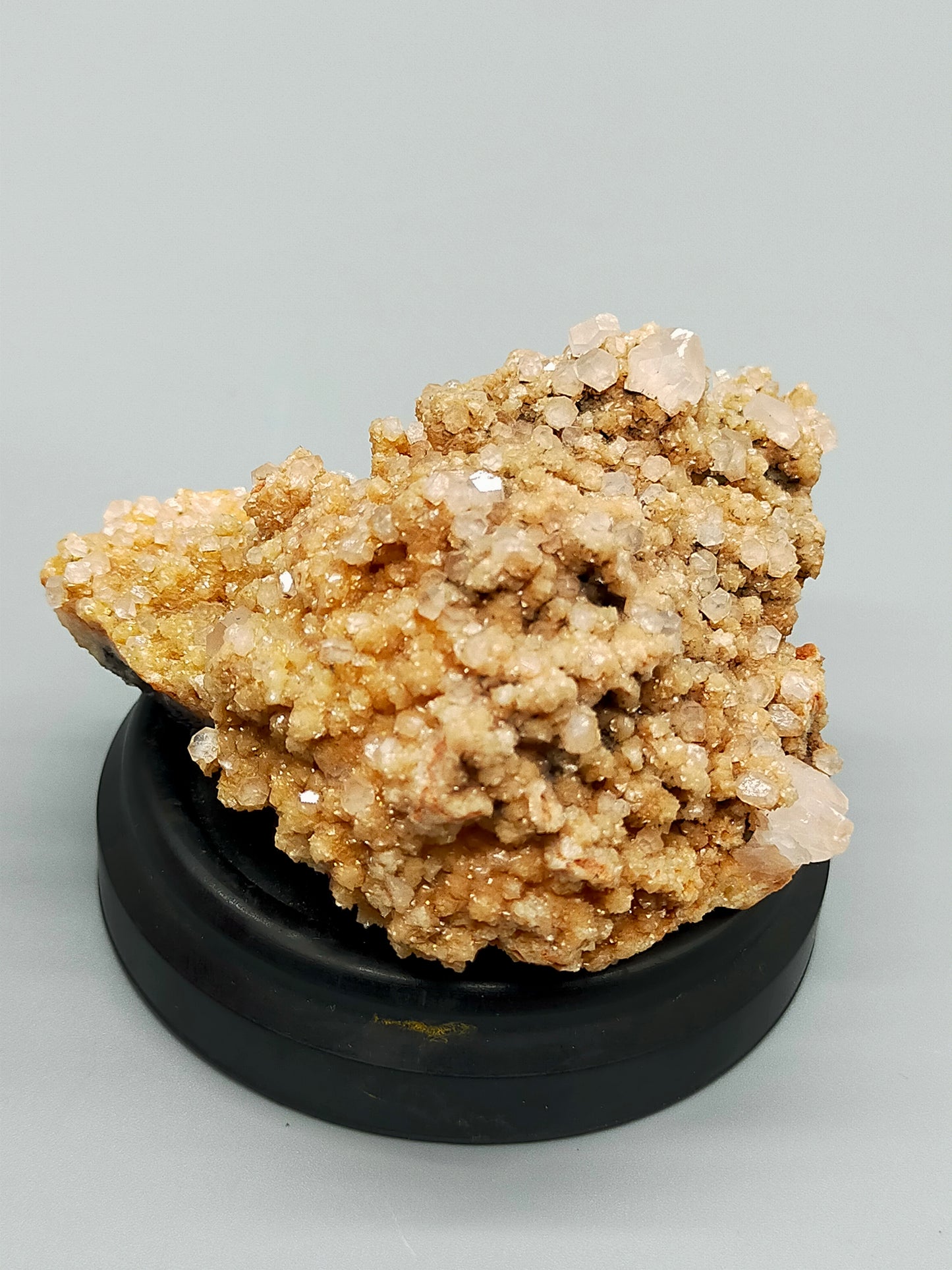 Faszinierende Mineralienstufe mit Bergkristall Sulfidmineralen