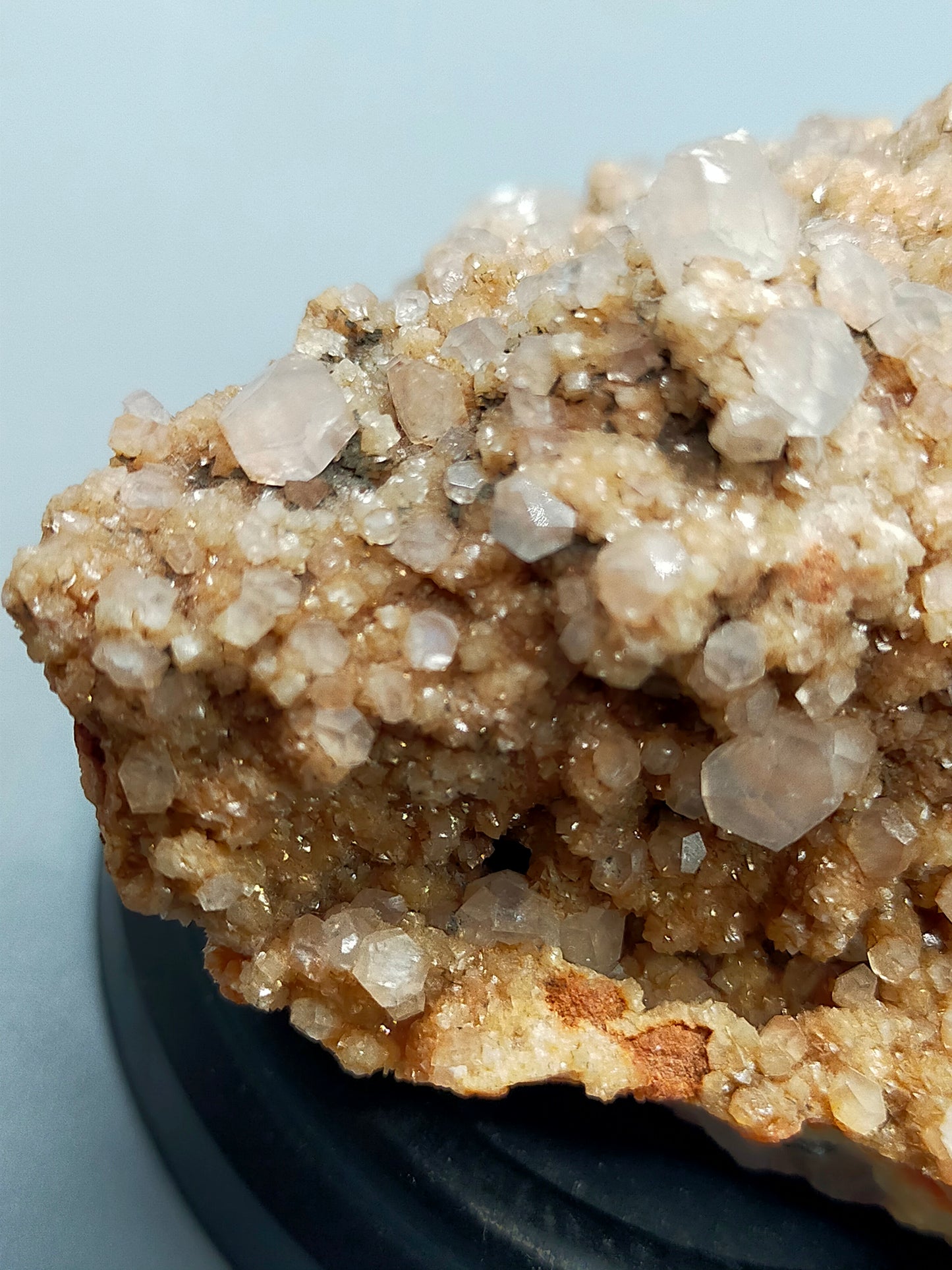 Faszinierende Mineralienstufe mit Bergkristall Sulfidmineralen