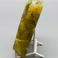 Grüner Opal Rohstein Naturbelassener Edelstein mit Muschelbruch