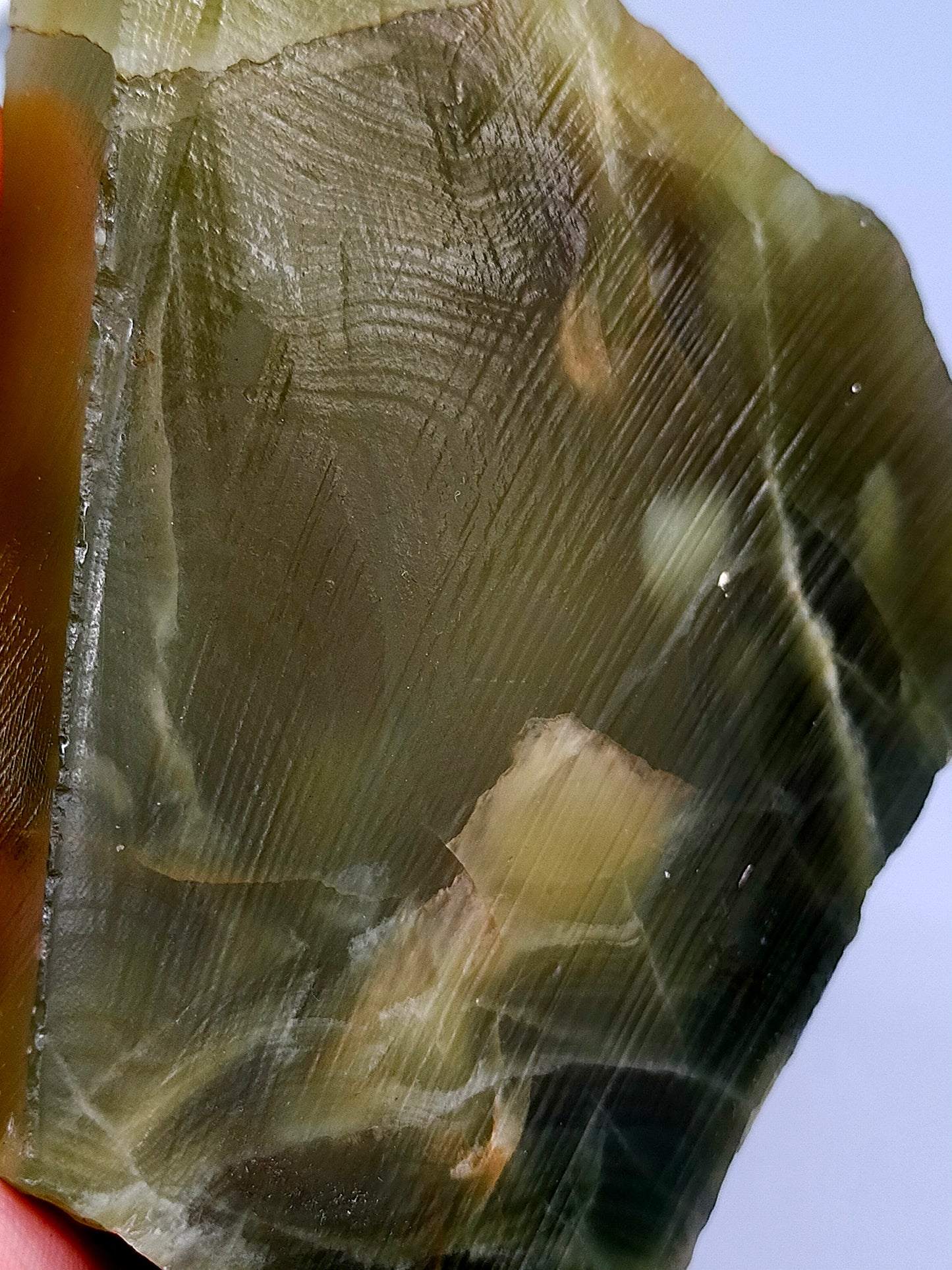 Grüner Opal Rohstein Naturbelassener Edelstein mit Muschelbruch