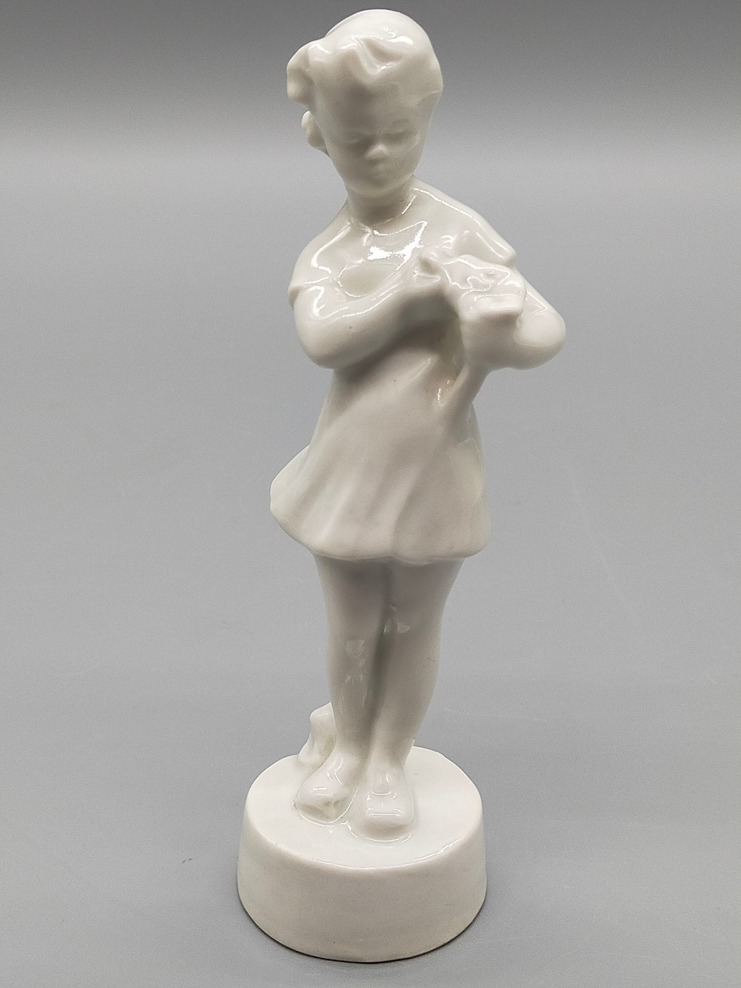 Vintage Porzellan Figur Elegantes Mädchen in weißem Kleid
