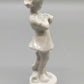 Vintage Porzellan Figur Elegantes Mädchen in weißem Kleid