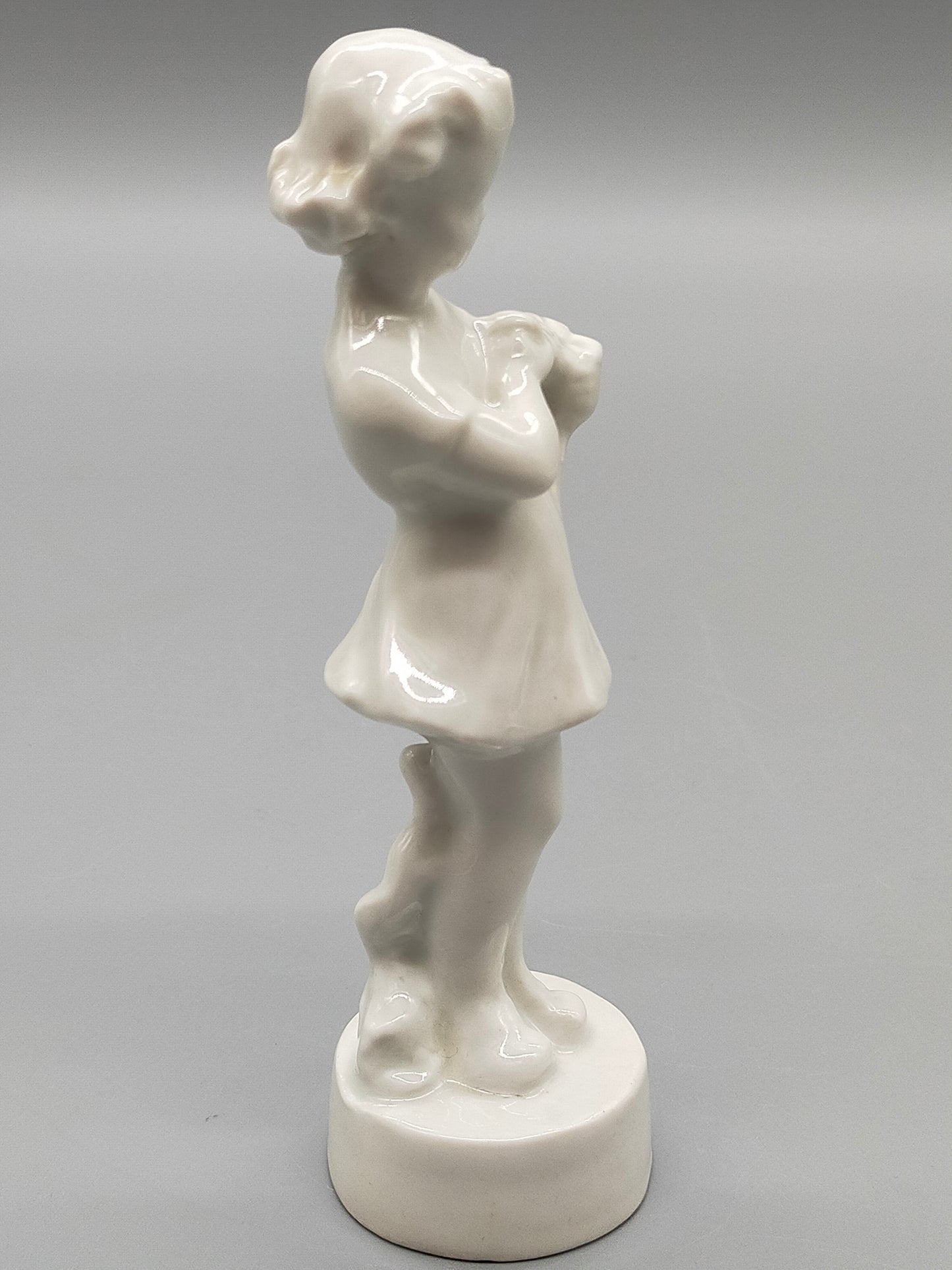 Vintage Porzellan Figur Elegantes Mädchen in weißem Kleid