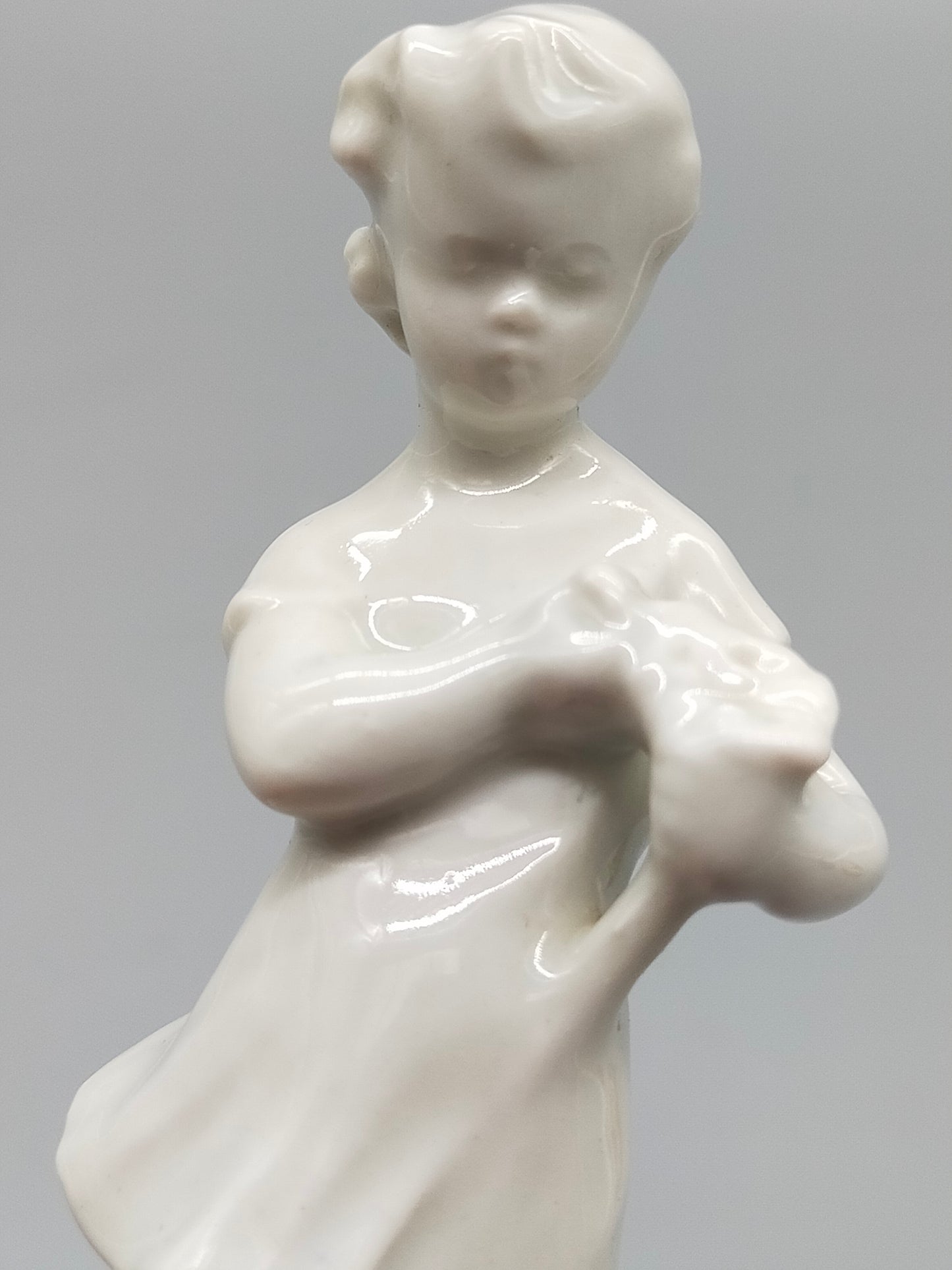 Vintage Porzellan Figur Elegantes Mädchen in weißem Kleid