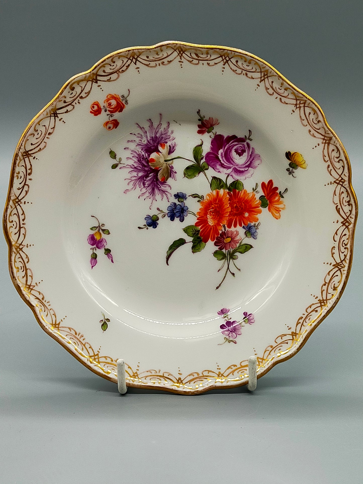 Antiker Meissen Teller Bunte Blume Handbemaltes Prunkporzellan