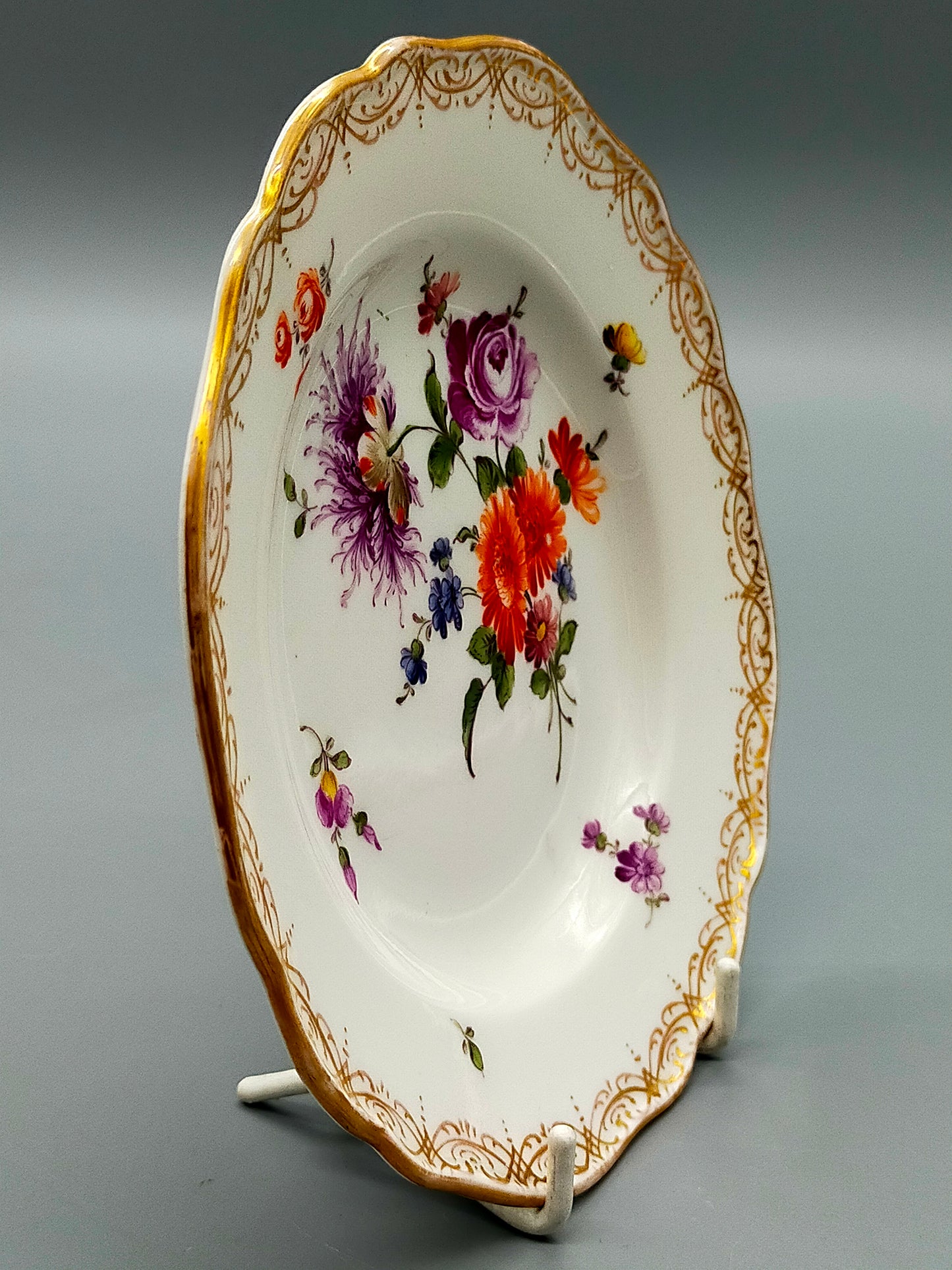 Antiker Meissen Teller Bunte Blume Handbemaltes Prunkporzellan