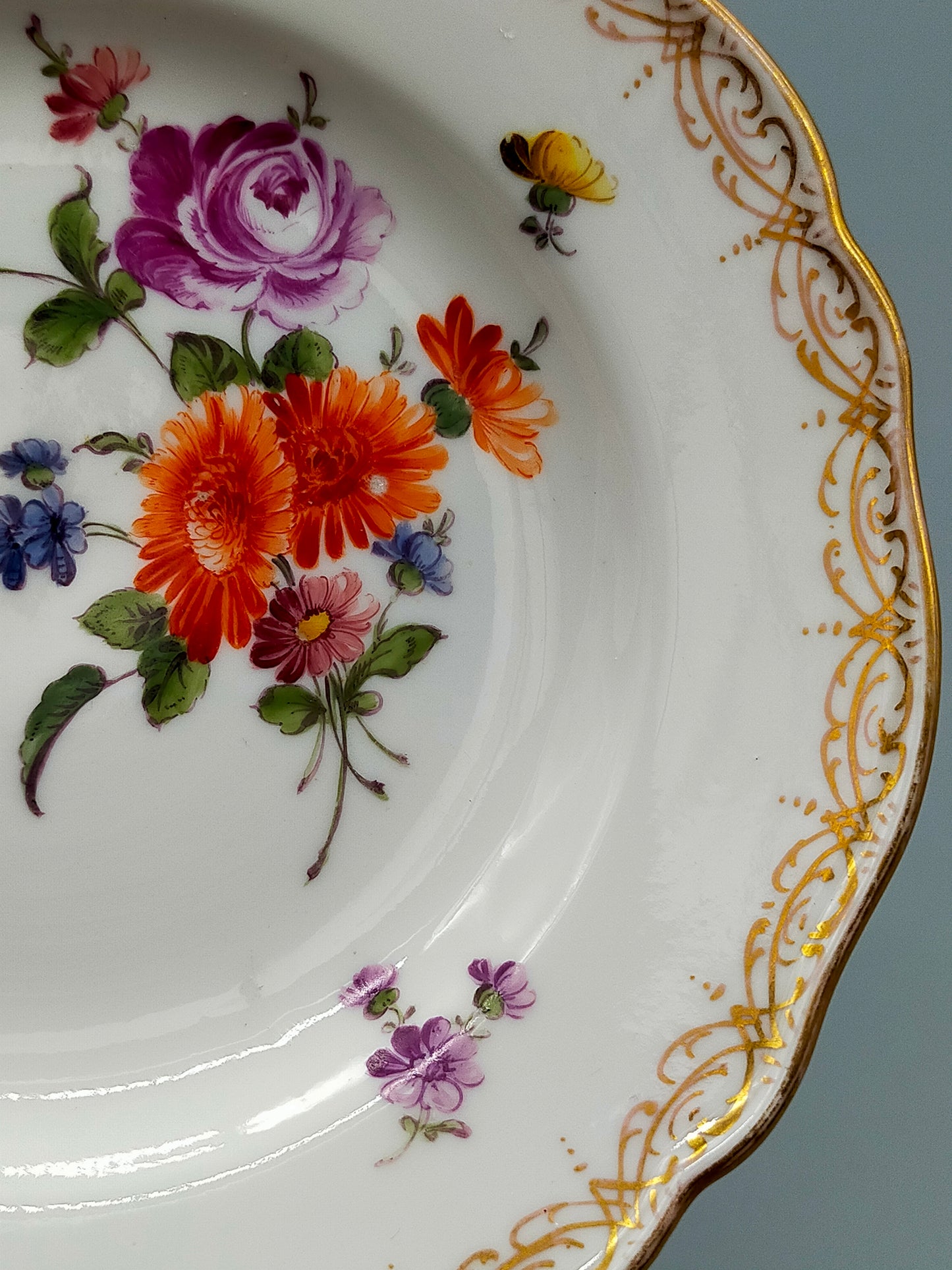 Antiker Meissen Teller Bunte Blume Handbemaltes Prunkporzellan
