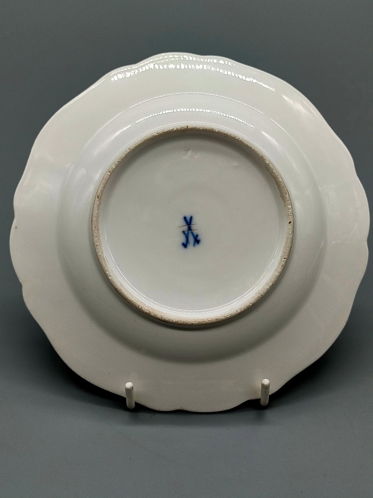 Antiker Meissen Teller Bunte Blume Handbemaltes Prunkporzellan
