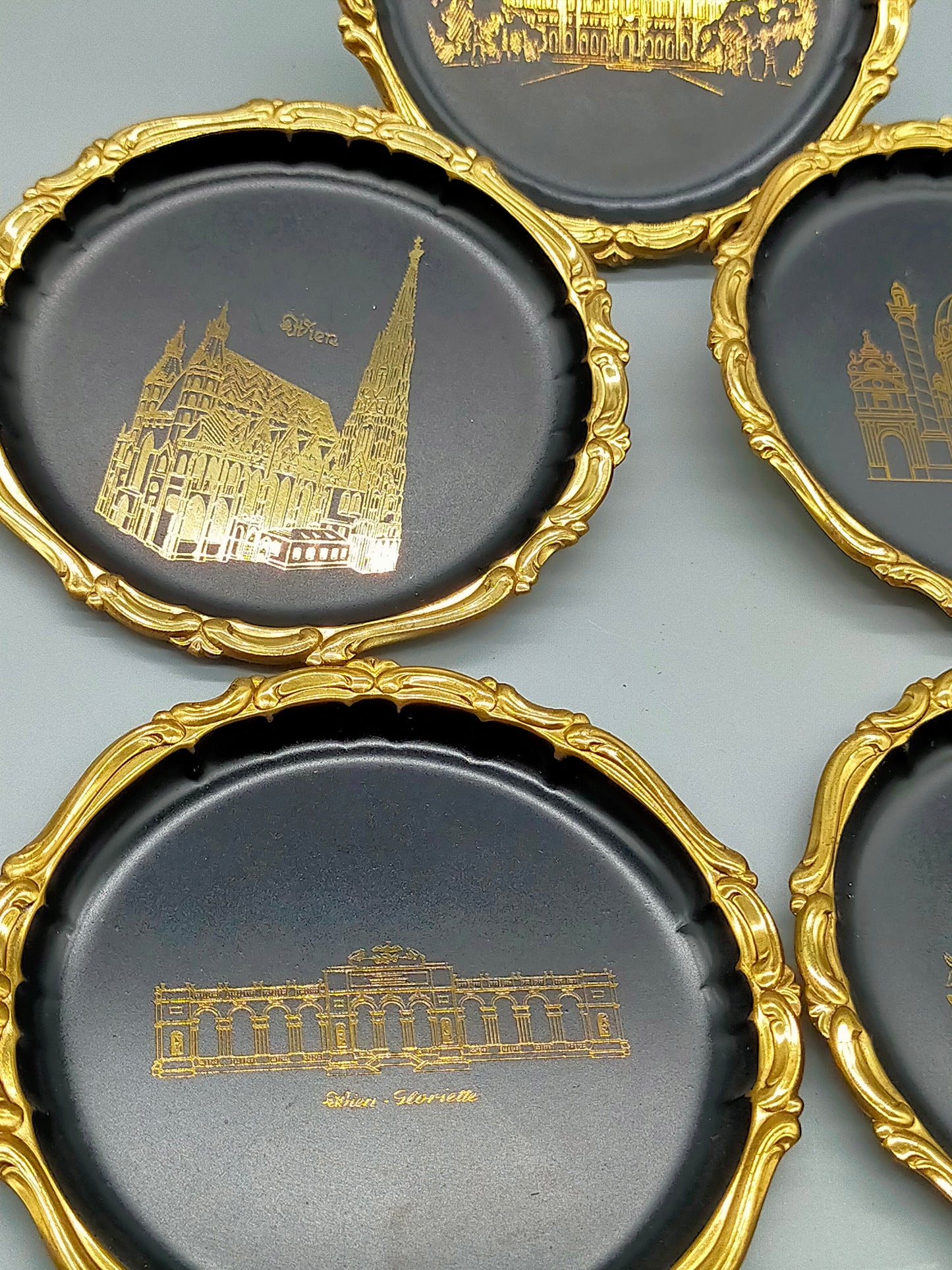 Wien Souvenir Teller Set Goldene Stadtmotive auf Schwarz