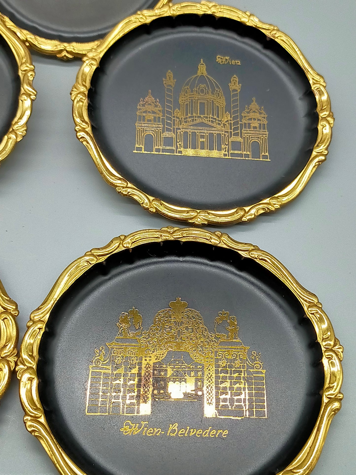 Wien Souvenir Teller Set Goldene Stadtmotive auf Schwarz