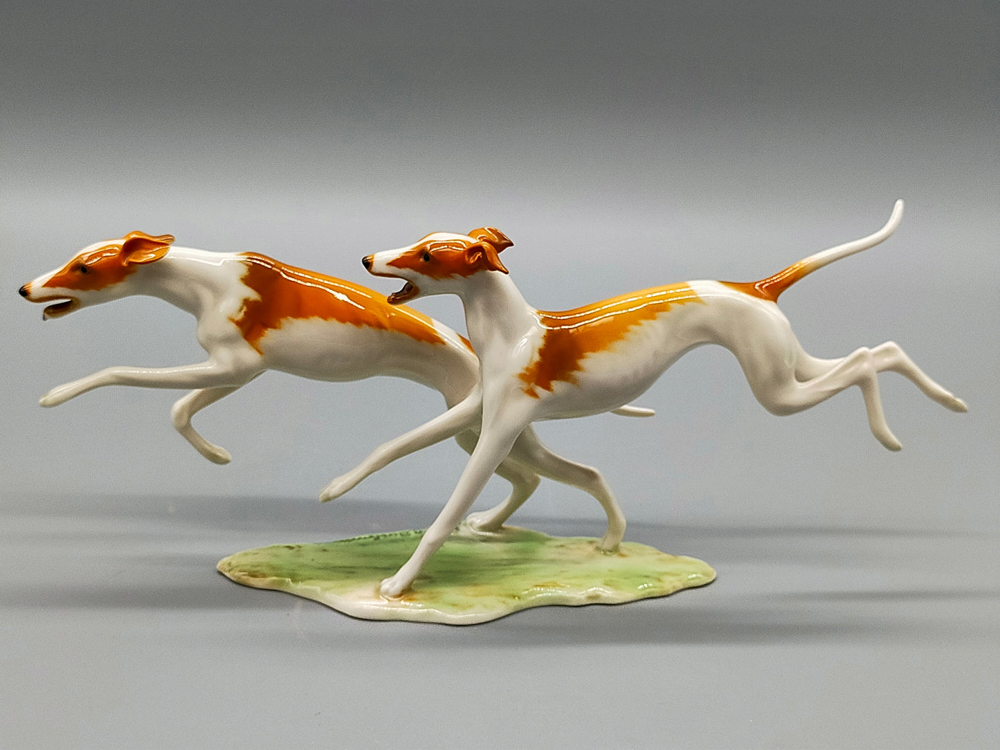 Kaiser Porzellan Figur Windhunde Laufende Hunde von G. Bochmann