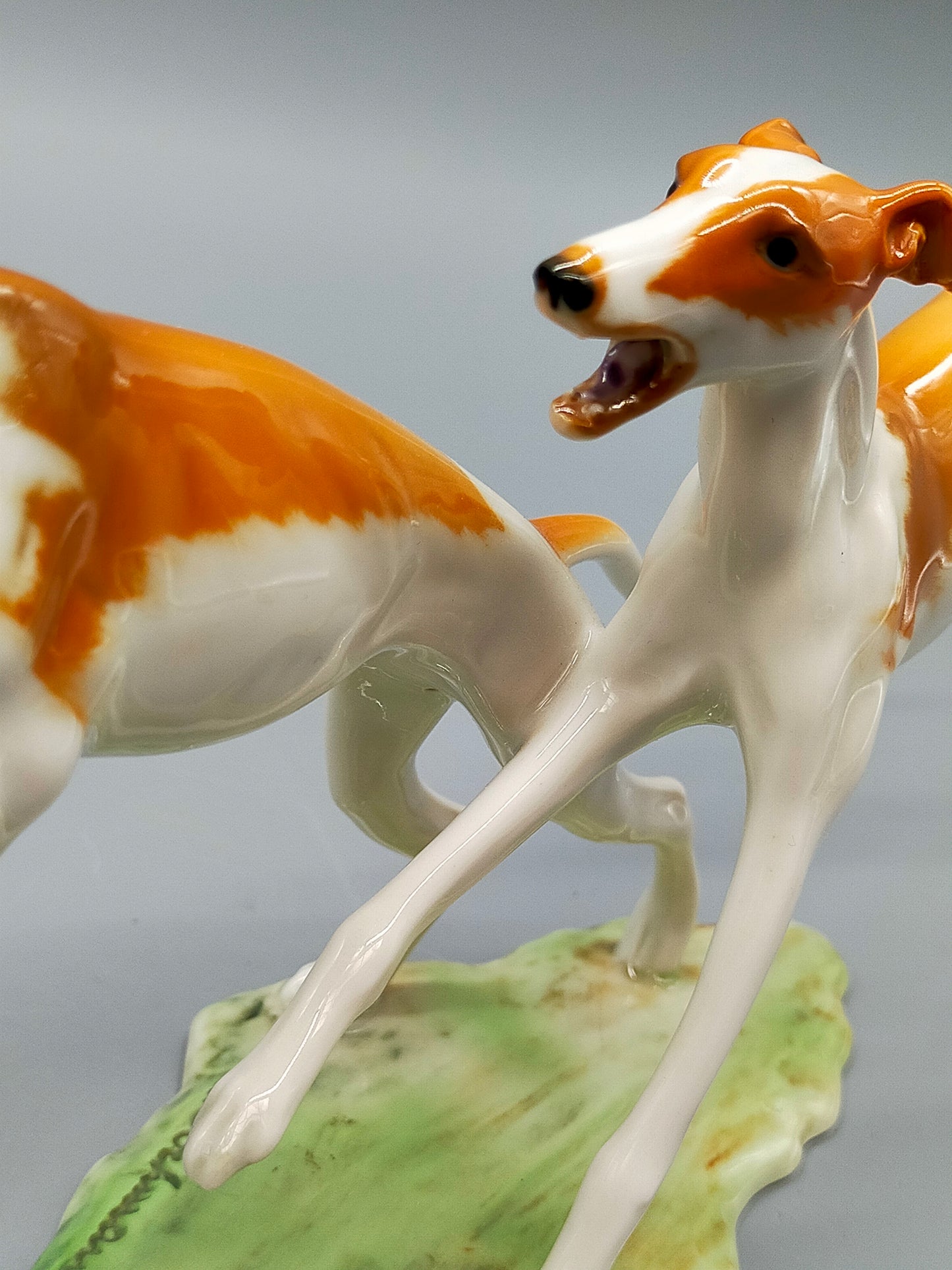 Kaiser Porzellan Figur Windhunde Laufende Hunde von G. Bochmann