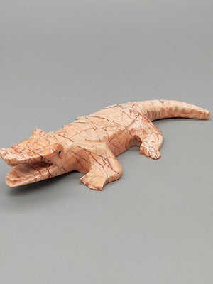 Handgeschnitztes Krokodil aus Naturstein Einzigartige Steinskulptur