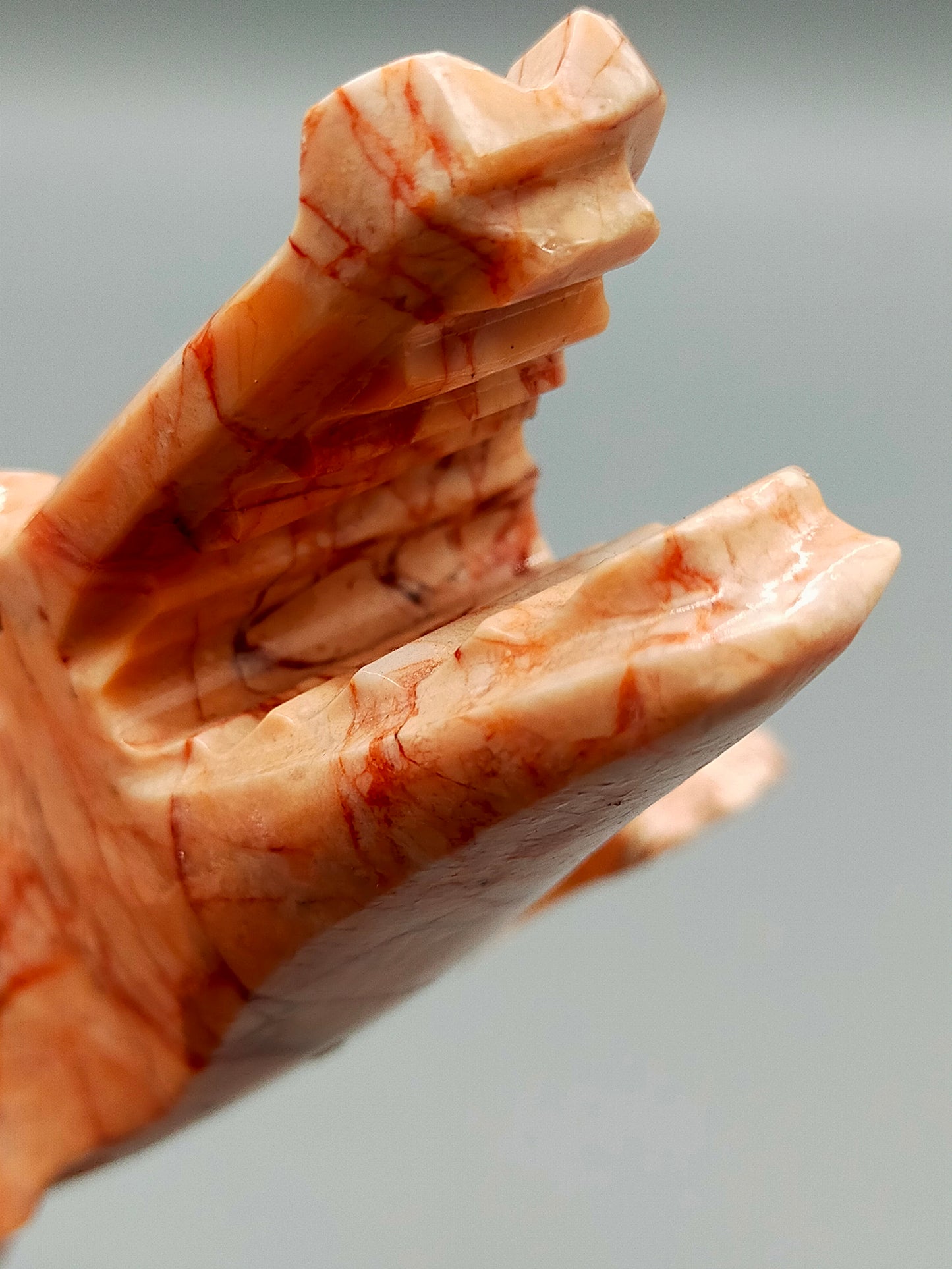 Handgeschnitztes Krokodil aus Naturstein Einzigartige Steinskulptur