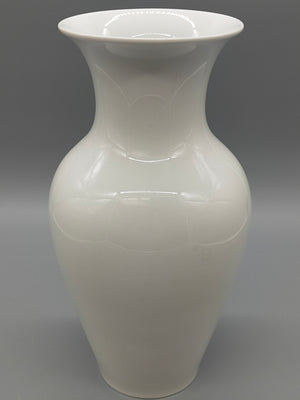 Klassische KPM Berlin Porzellanvase in Weiß Zeitlose Eleganz