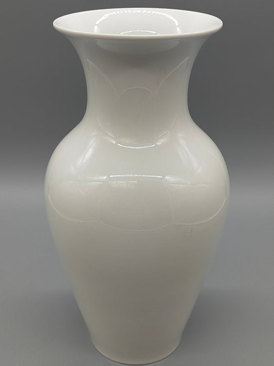 Klassische KPM Berlin Porzellanvase in Weiß Zeitlose Eleganz