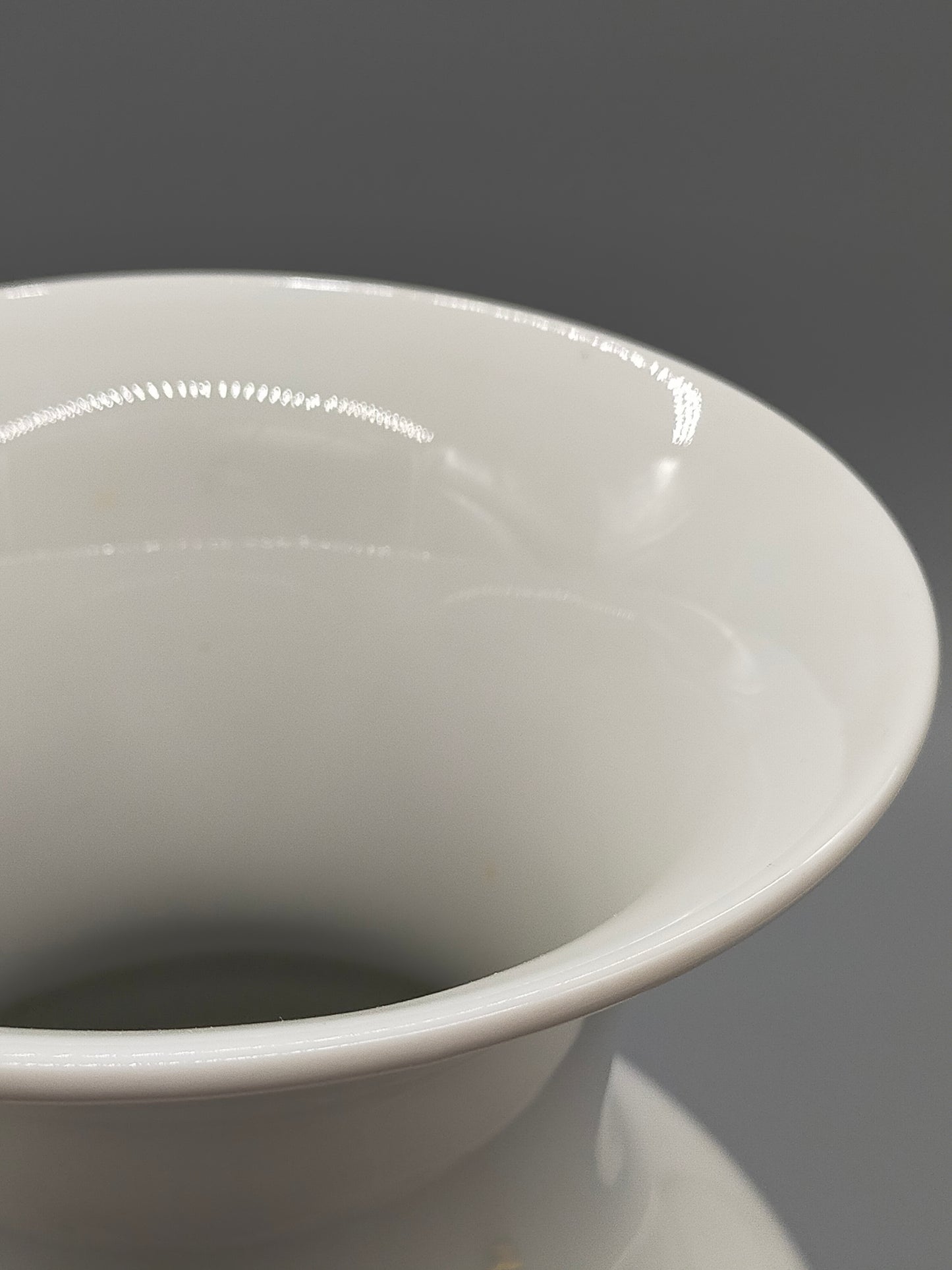 Klassische KPM Berlin Porzellanvase in Weiß Zeitlose Eleganz