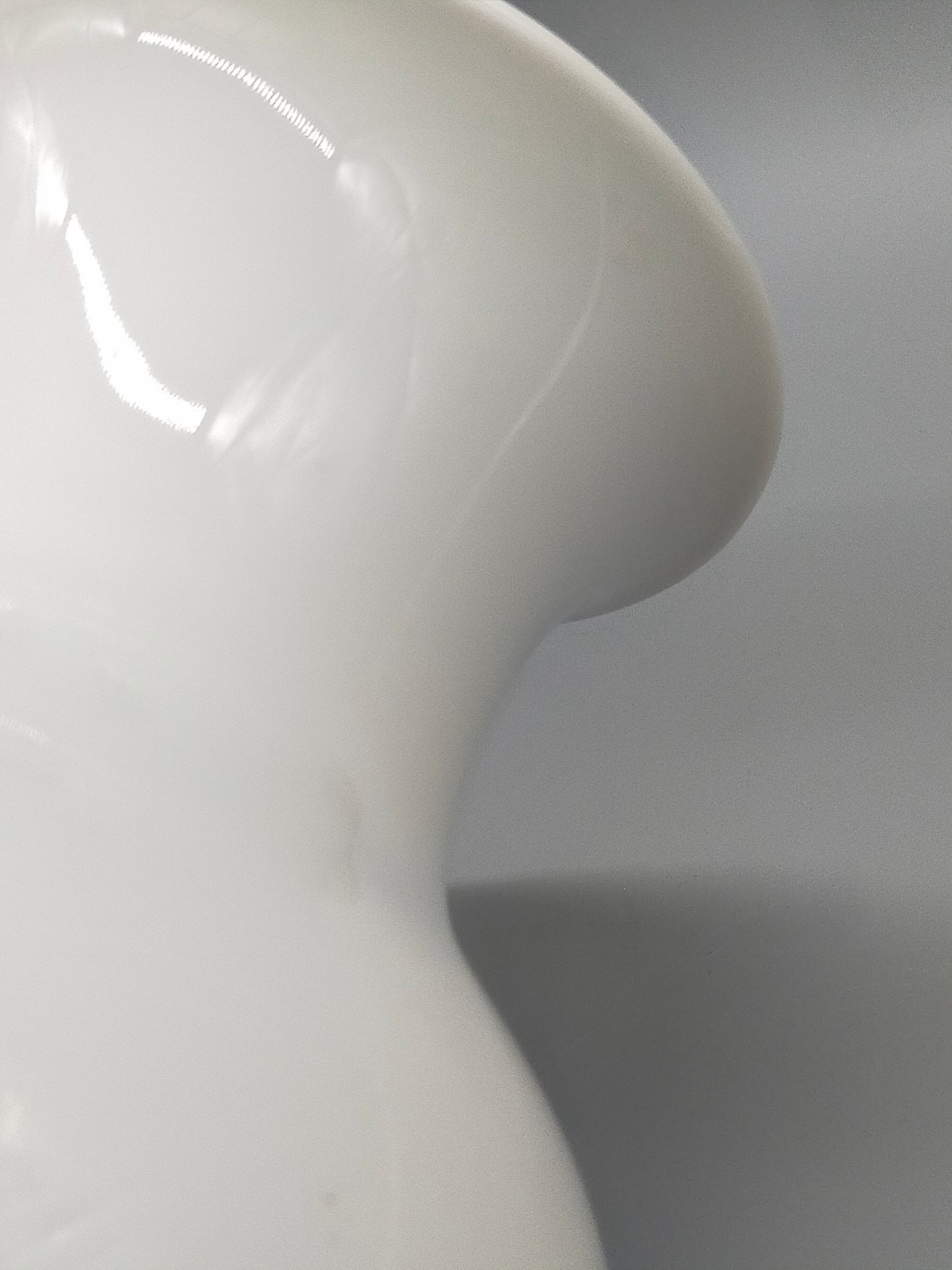 Klassische KPM Berlin Porzellanvase in Weiß Zeitlose Eleganz