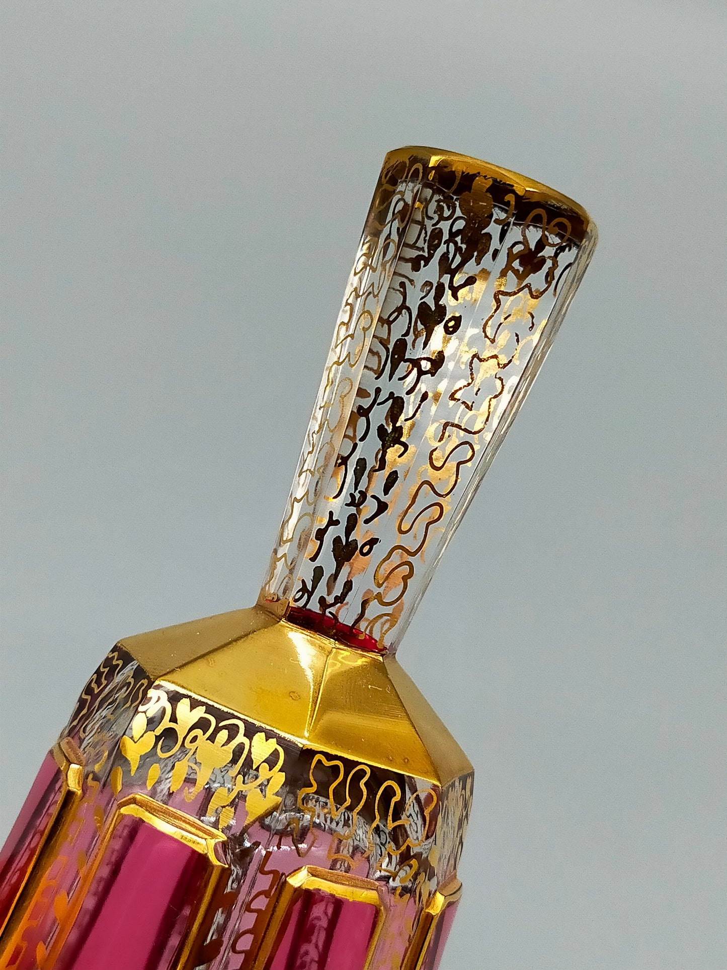 Edle Böhmische Kristall Tisch Glocke Rubinrot mit Golddekor