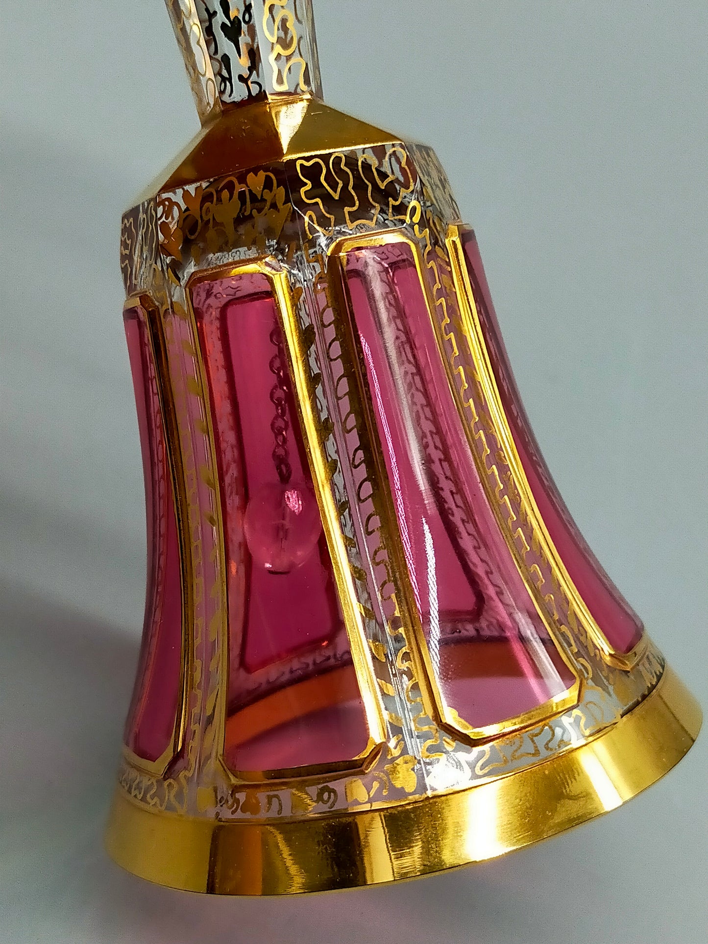 Edle Böhmische Kristall Tisch Glocke Rubinrot mit Golddekor
