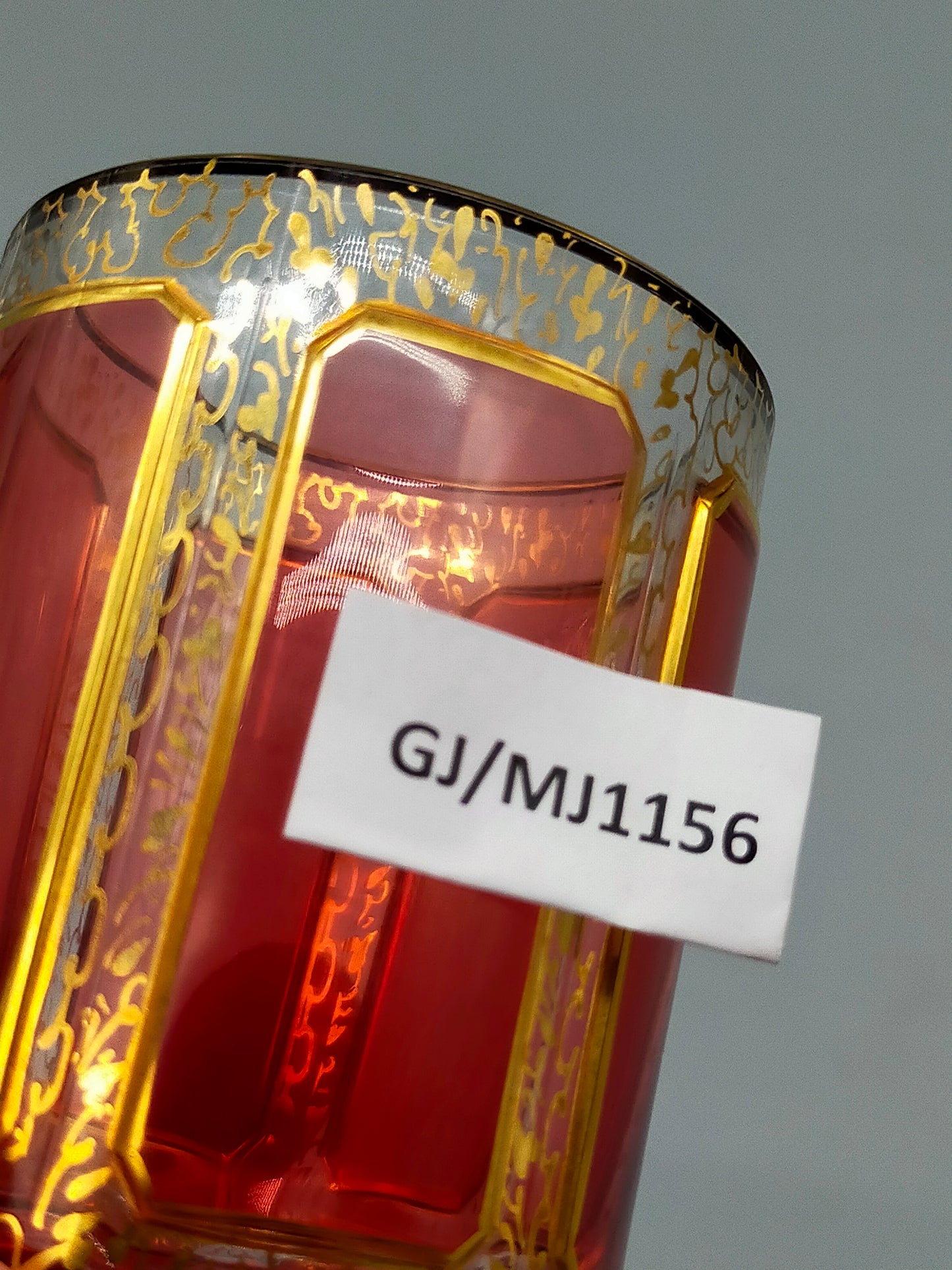 Böhmisches Prunkglas in Rubinrot Edles Kristallglas mit Golddekor