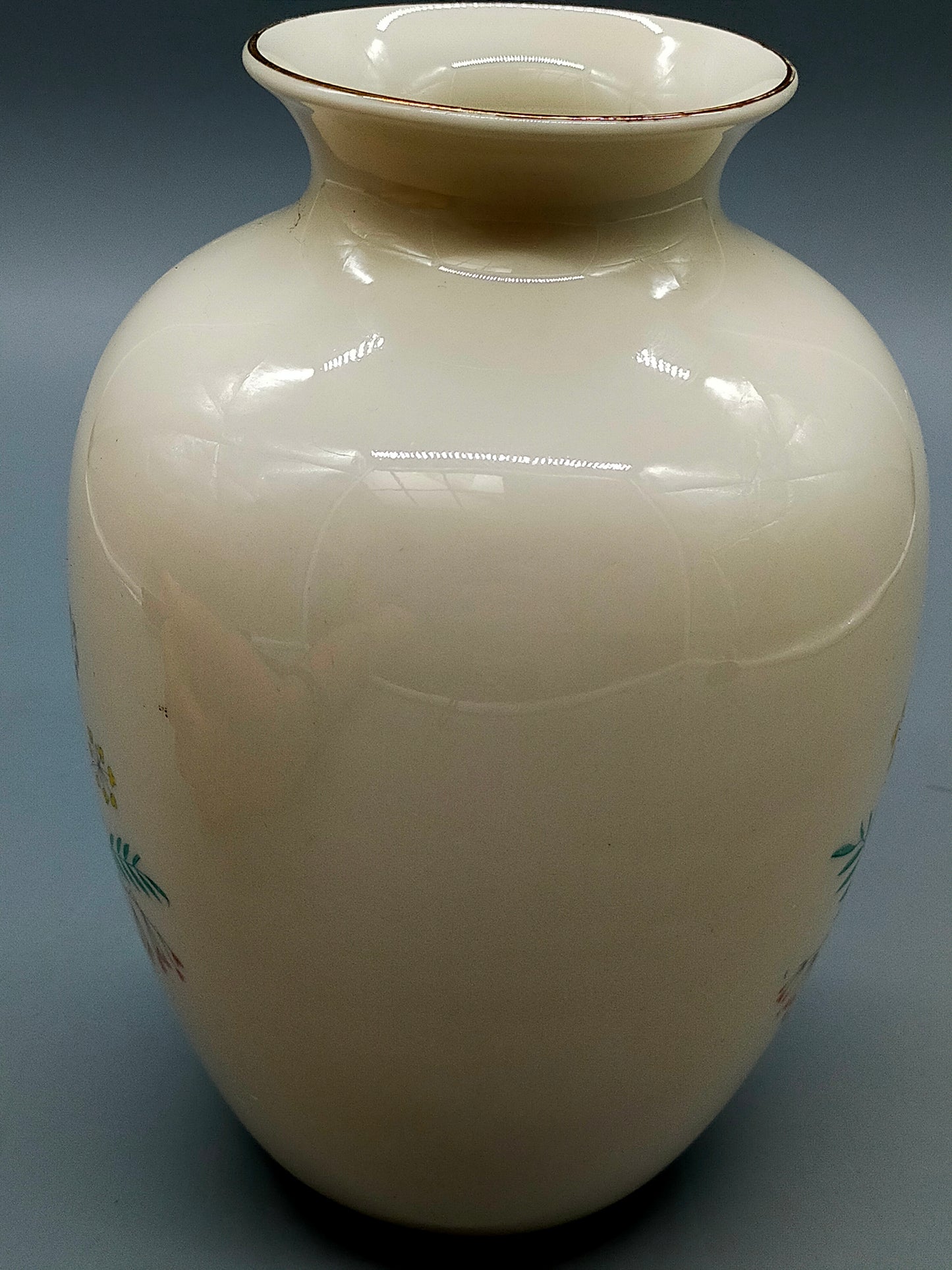 Elegante Vintage Porzellan Vase mit bunten Feldblumen Goldrand